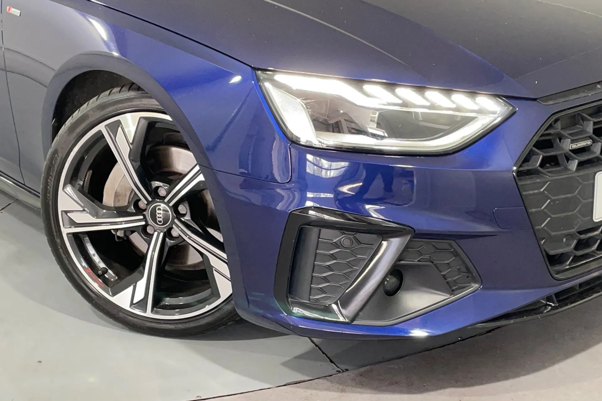 Audi A4 thumbnail image number 6