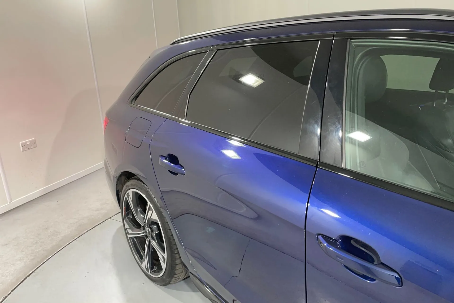 Audi A4 thumbnail image number 14