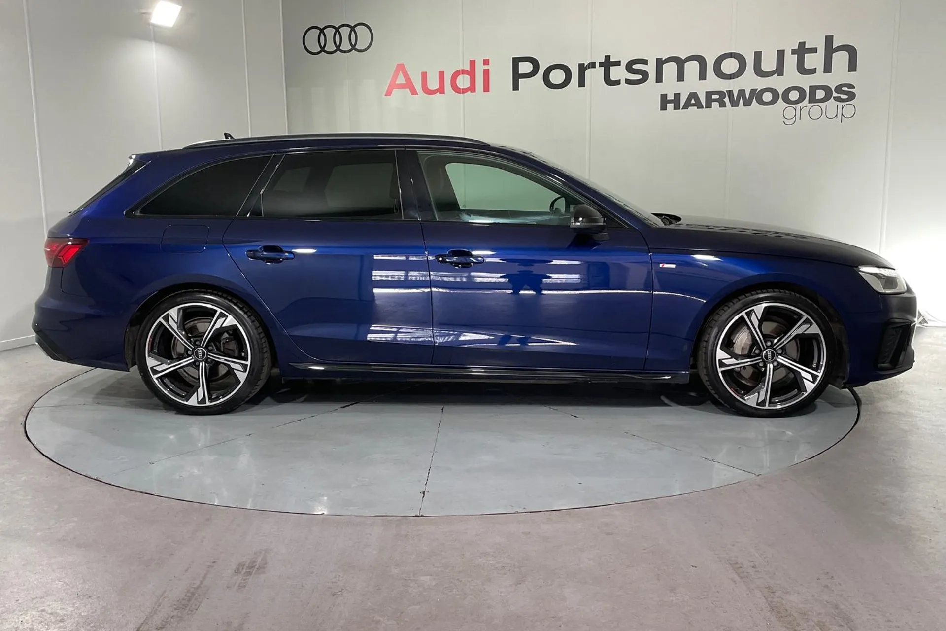 Audi A4 thumbnail image number 2