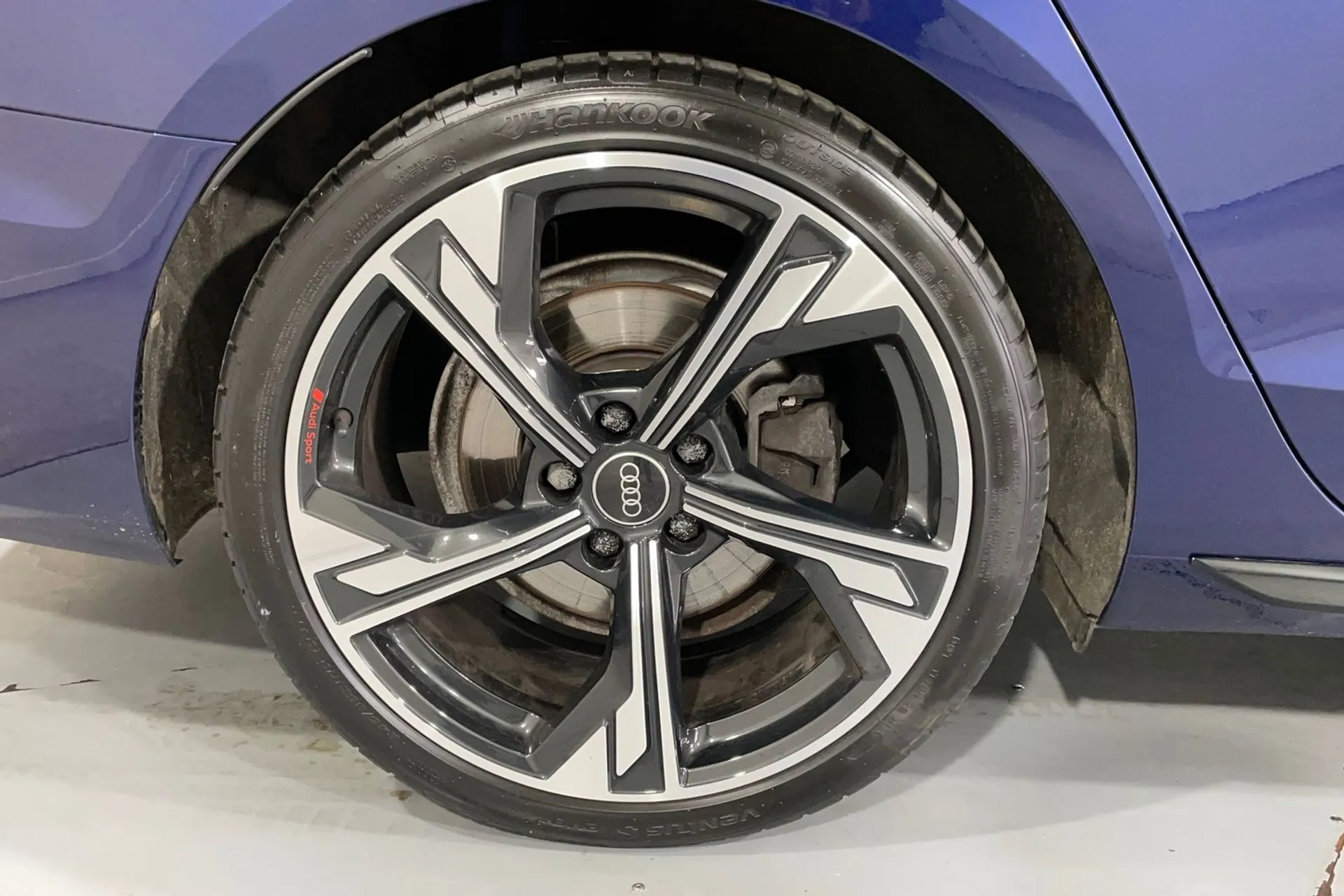 Audi A4 thumbnail image number 13