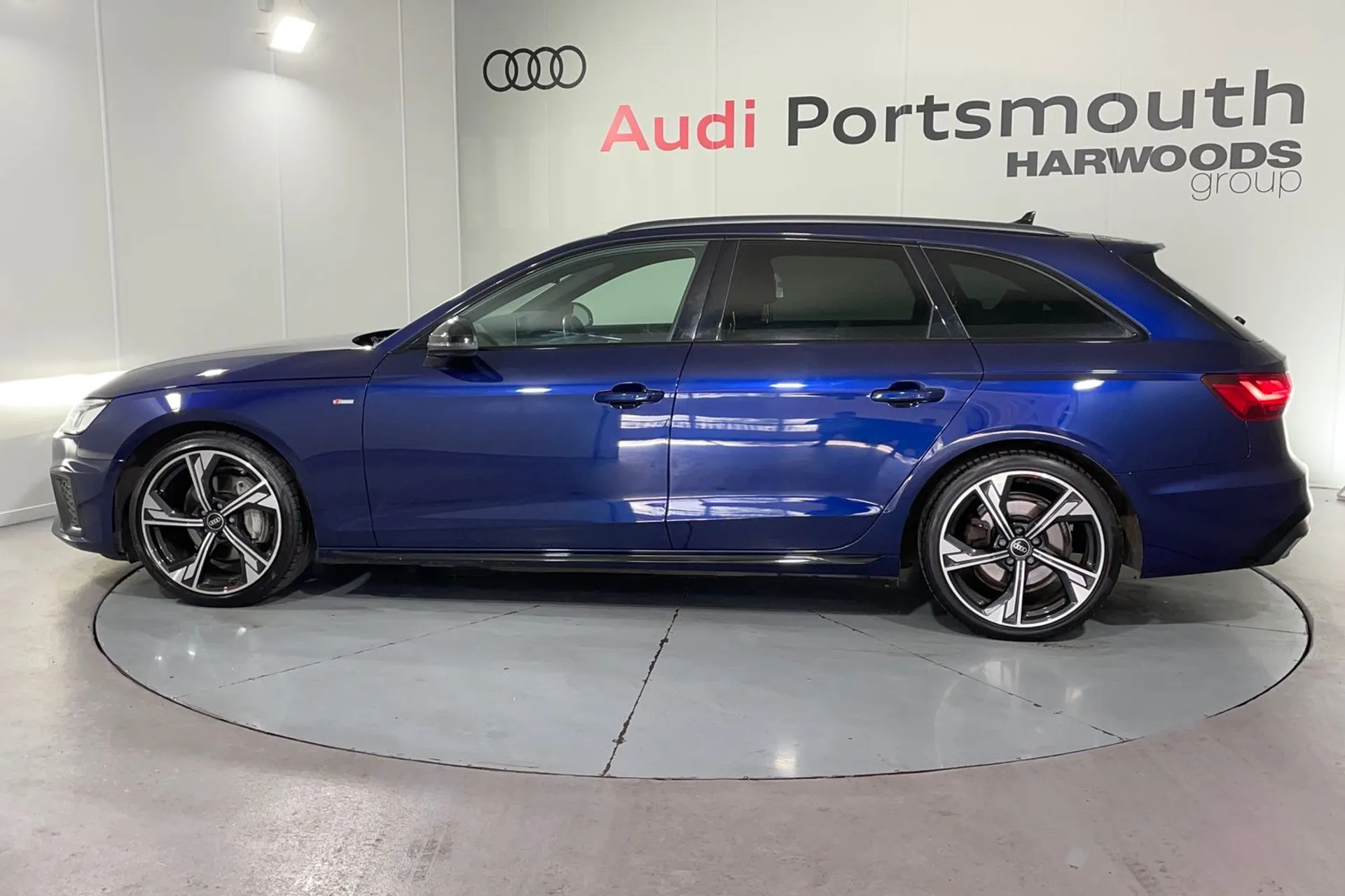 Audi A4 thumbnail image number 10