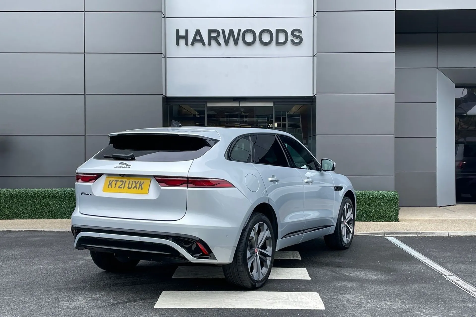 Jaguar F-PACE thumbnail image number 6