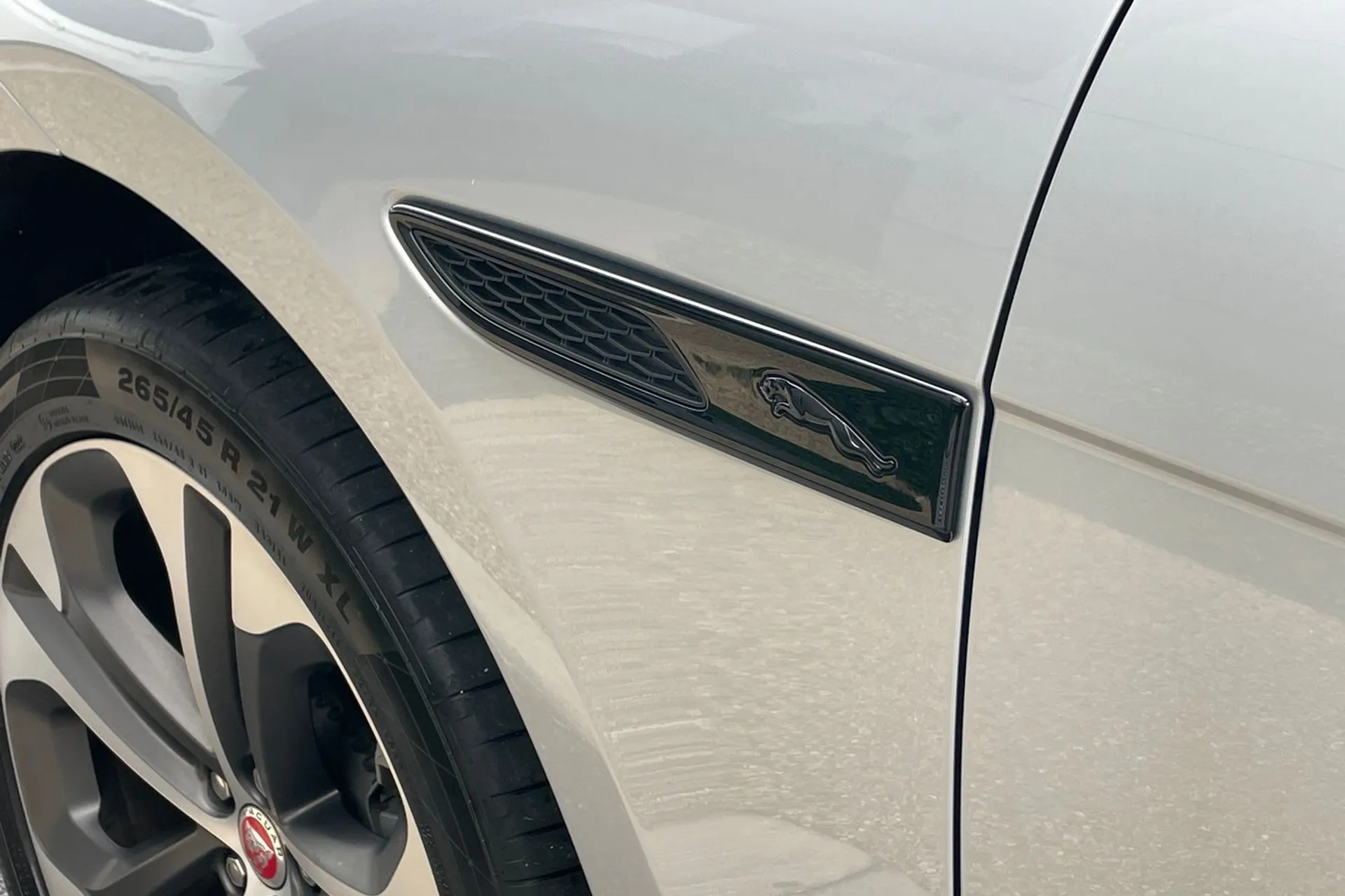 Jaguar F-PACE thumbnail image number 30