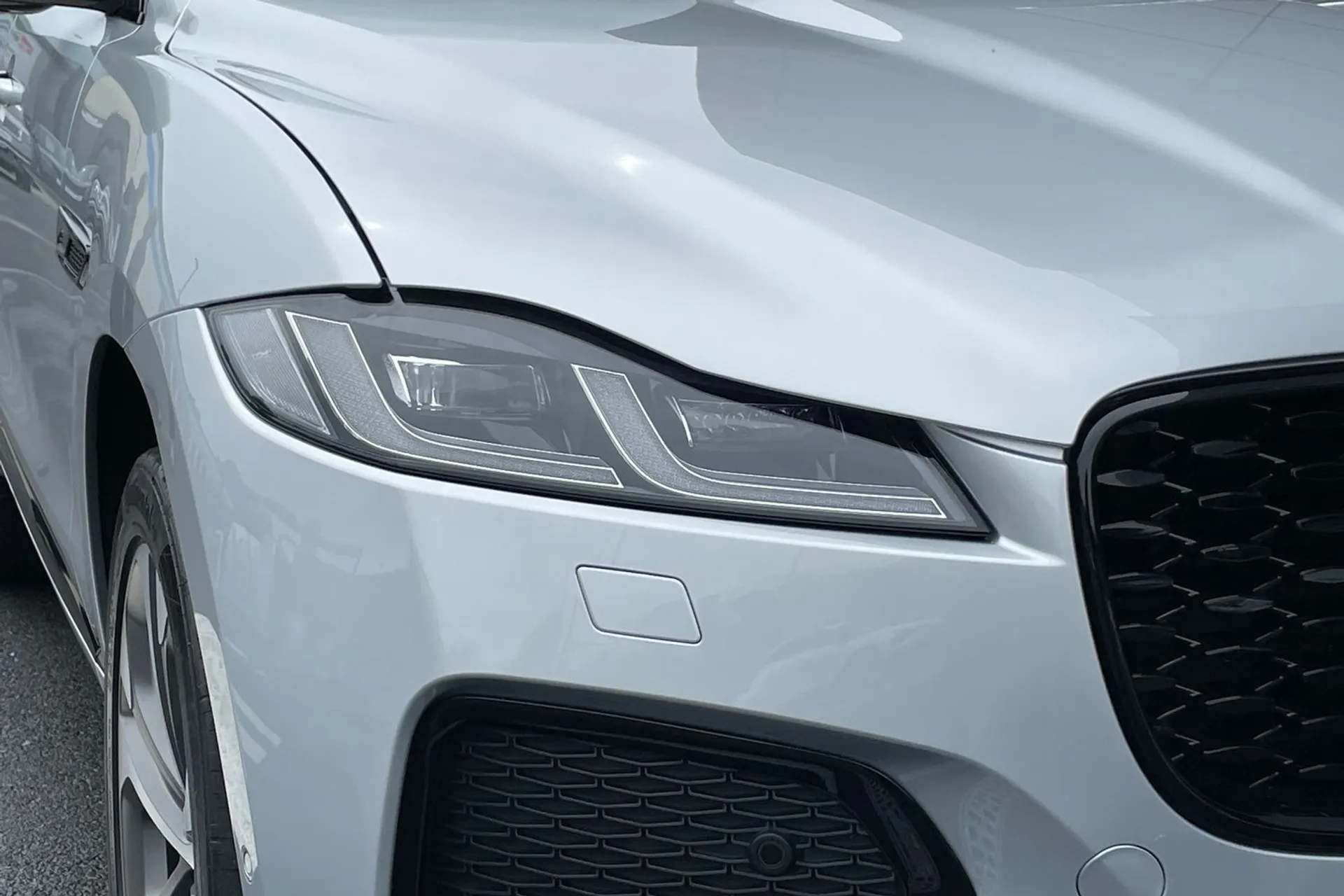 Jaguar F-PACE thumbnail image number 19