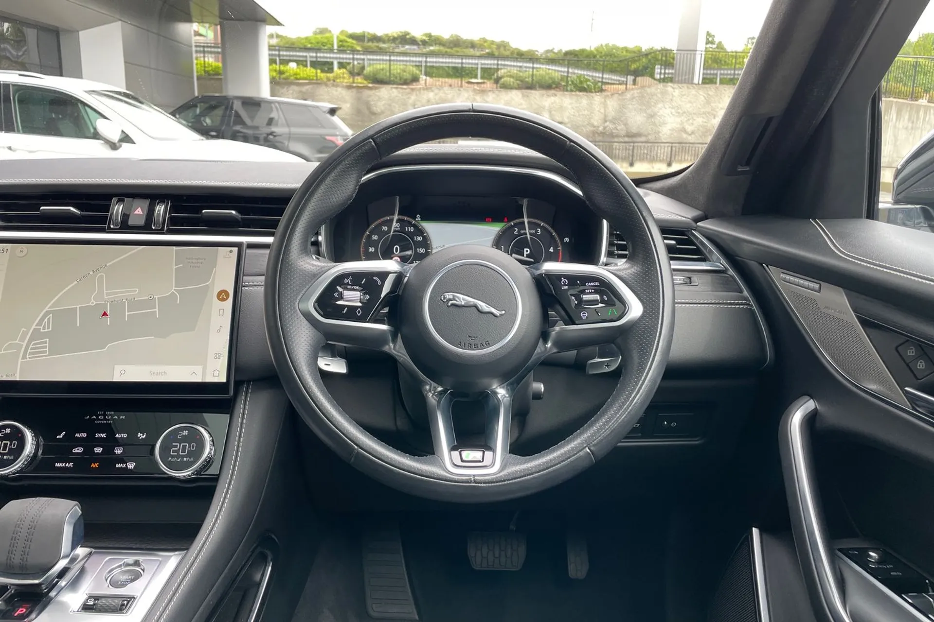 Jaguar F-PACE thumbnail image number 44