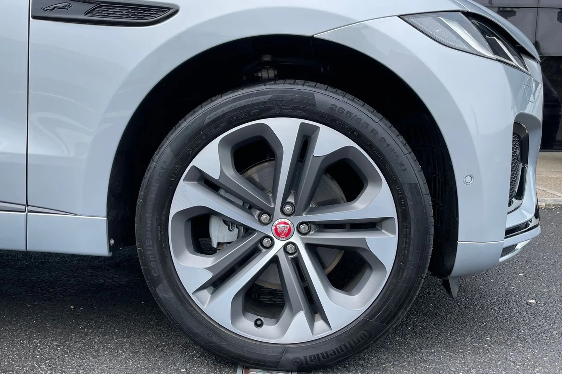 Jaguar F-PACE thumbnail image number 17