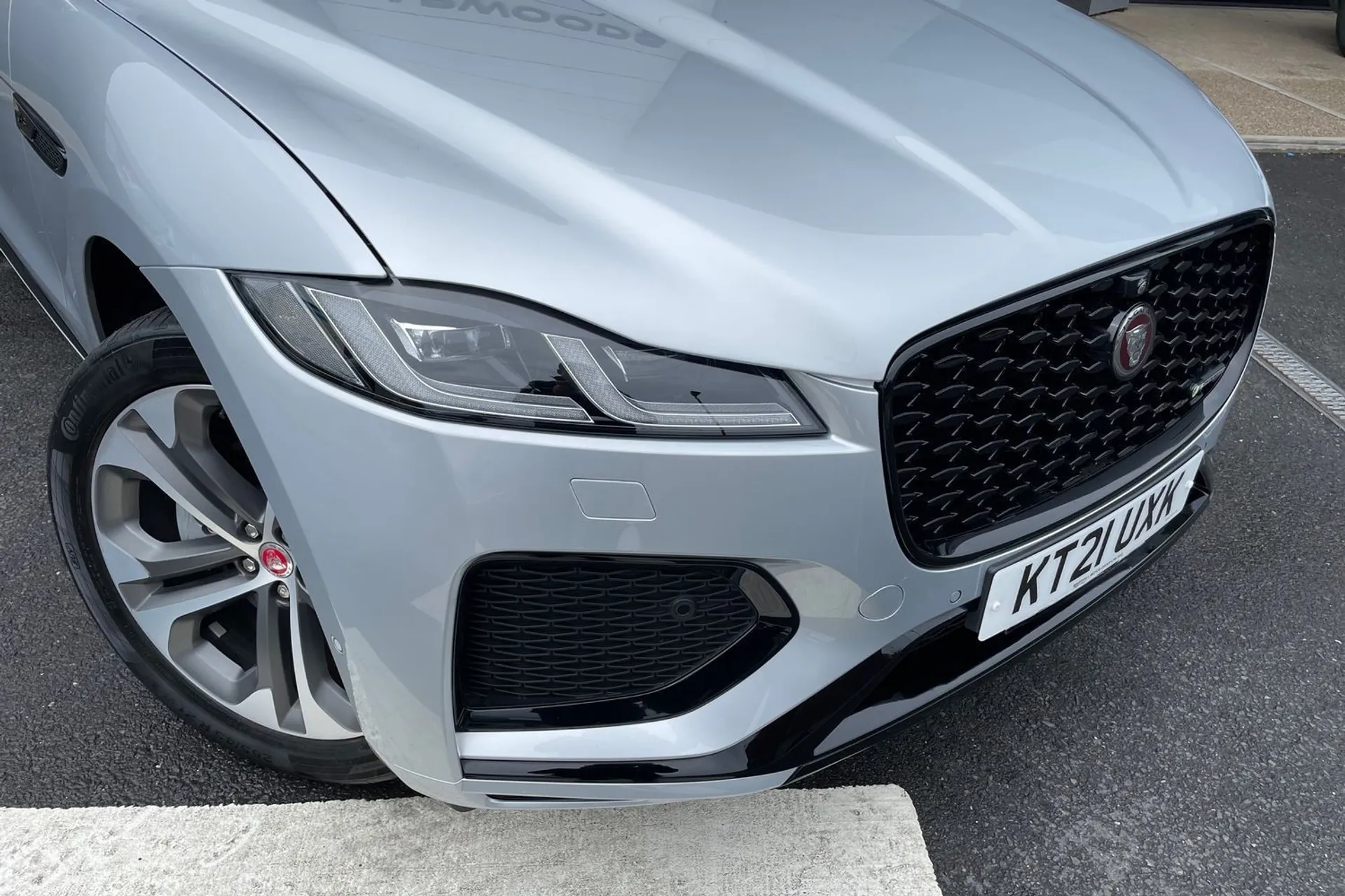 Jaguar F-PACE thumbnail image number 18
