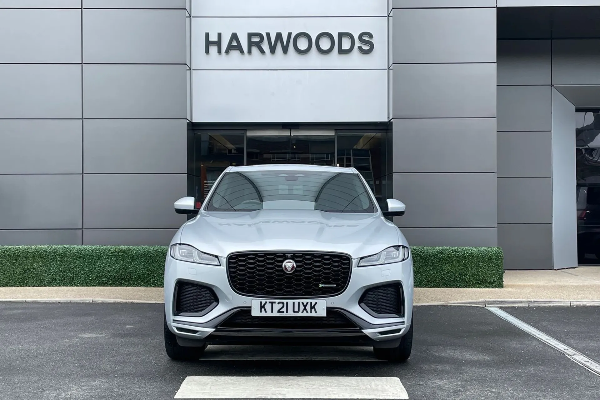 Jaguar F-PACE thumbnail image number 14