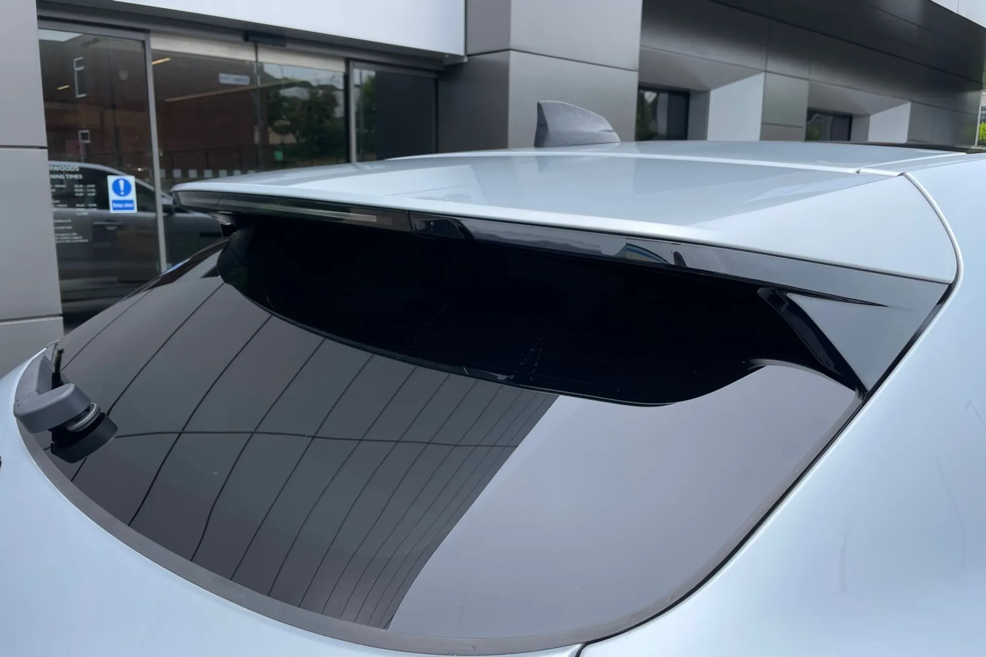 Jaguar F-PACE thumbnail image number 27