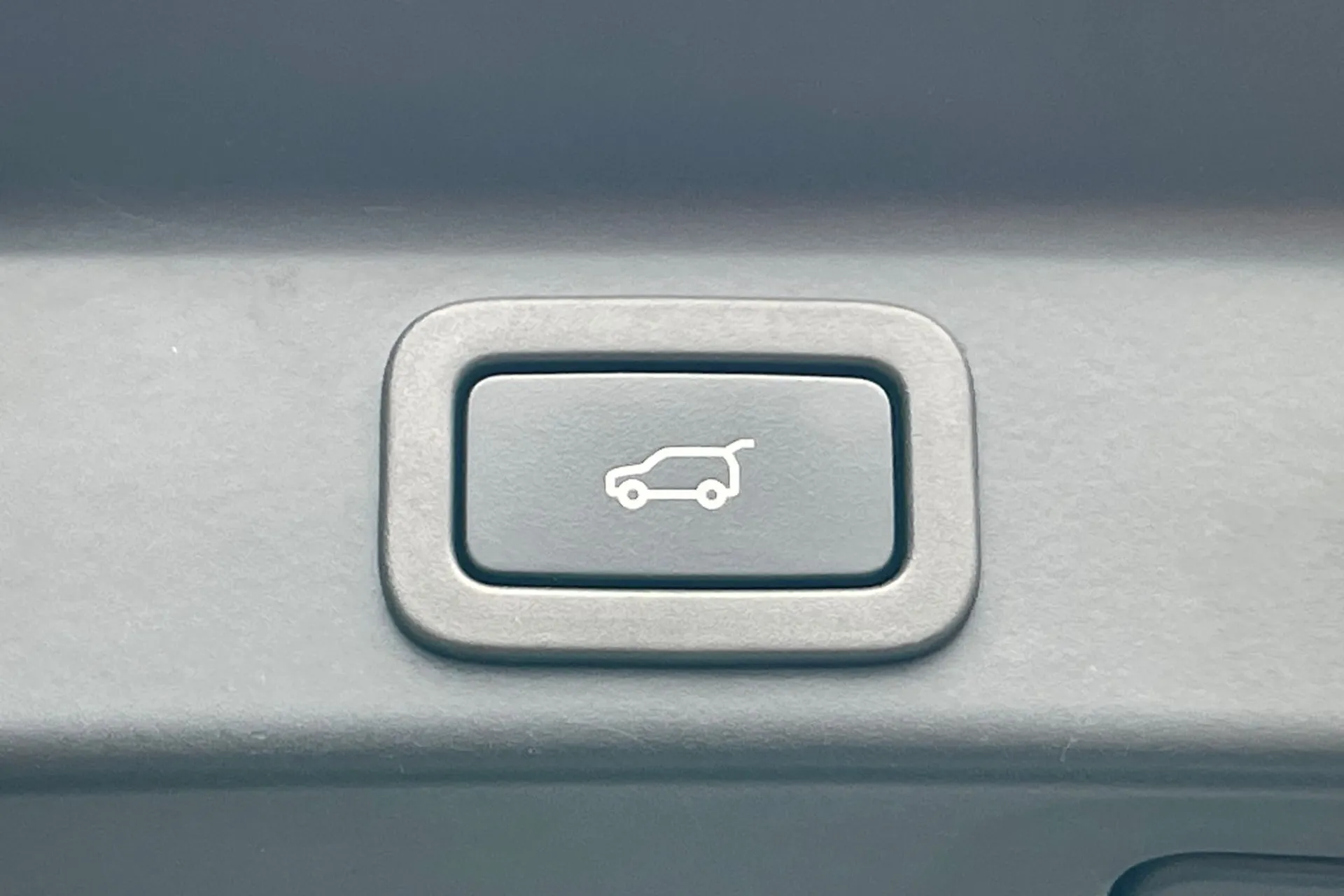 Jaguar F-PACE thumbnail image number 34