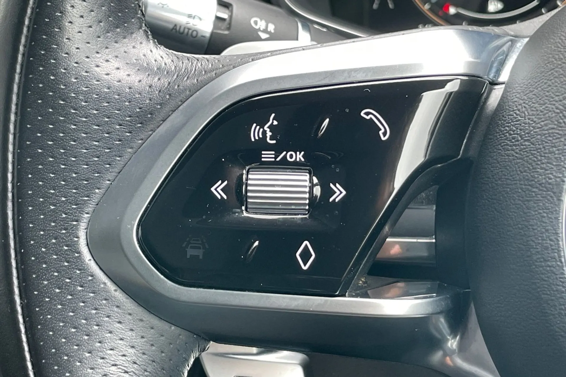 Jaguar F-PACE thumbnail image number 47