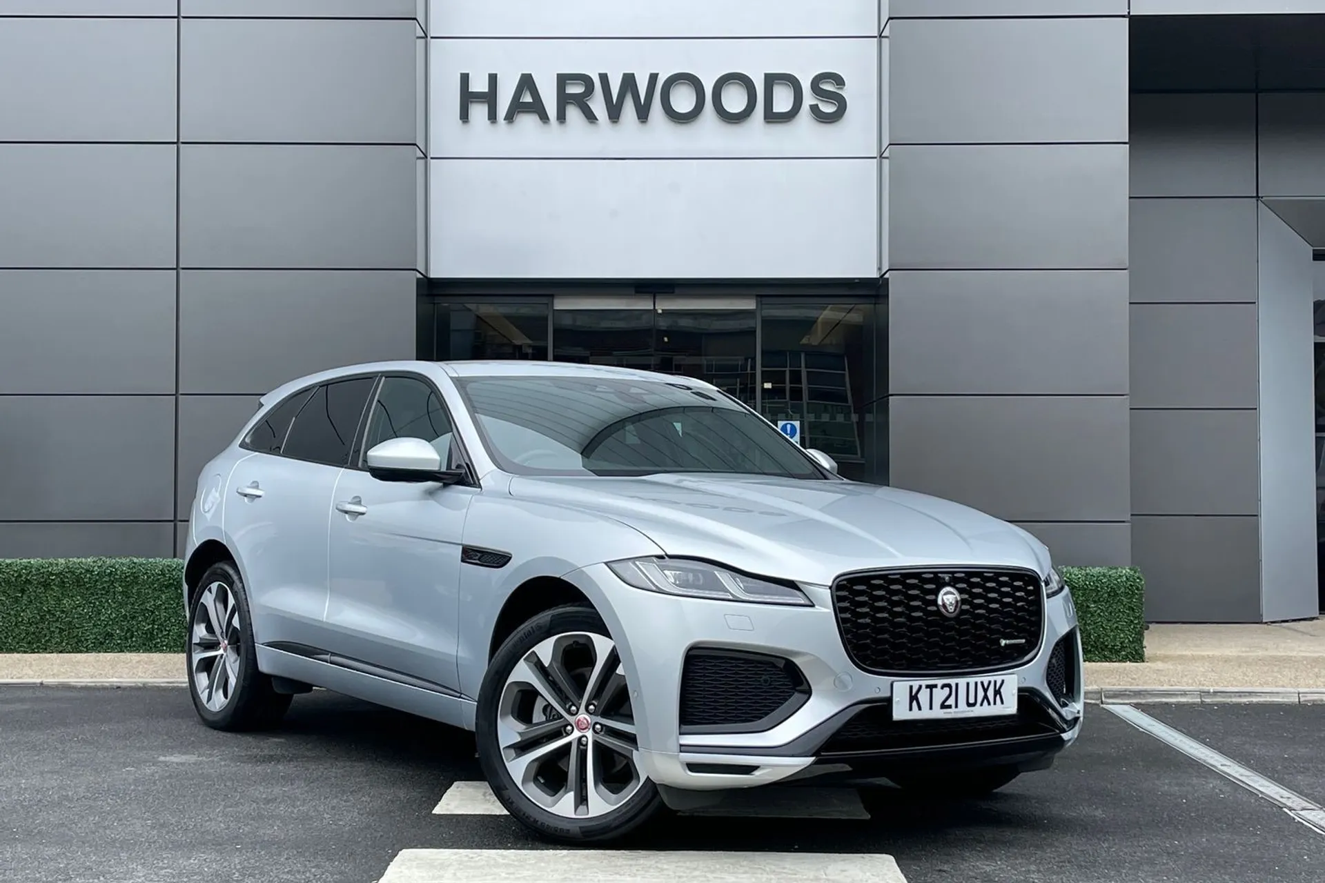 Jaguar F-PACE focused image