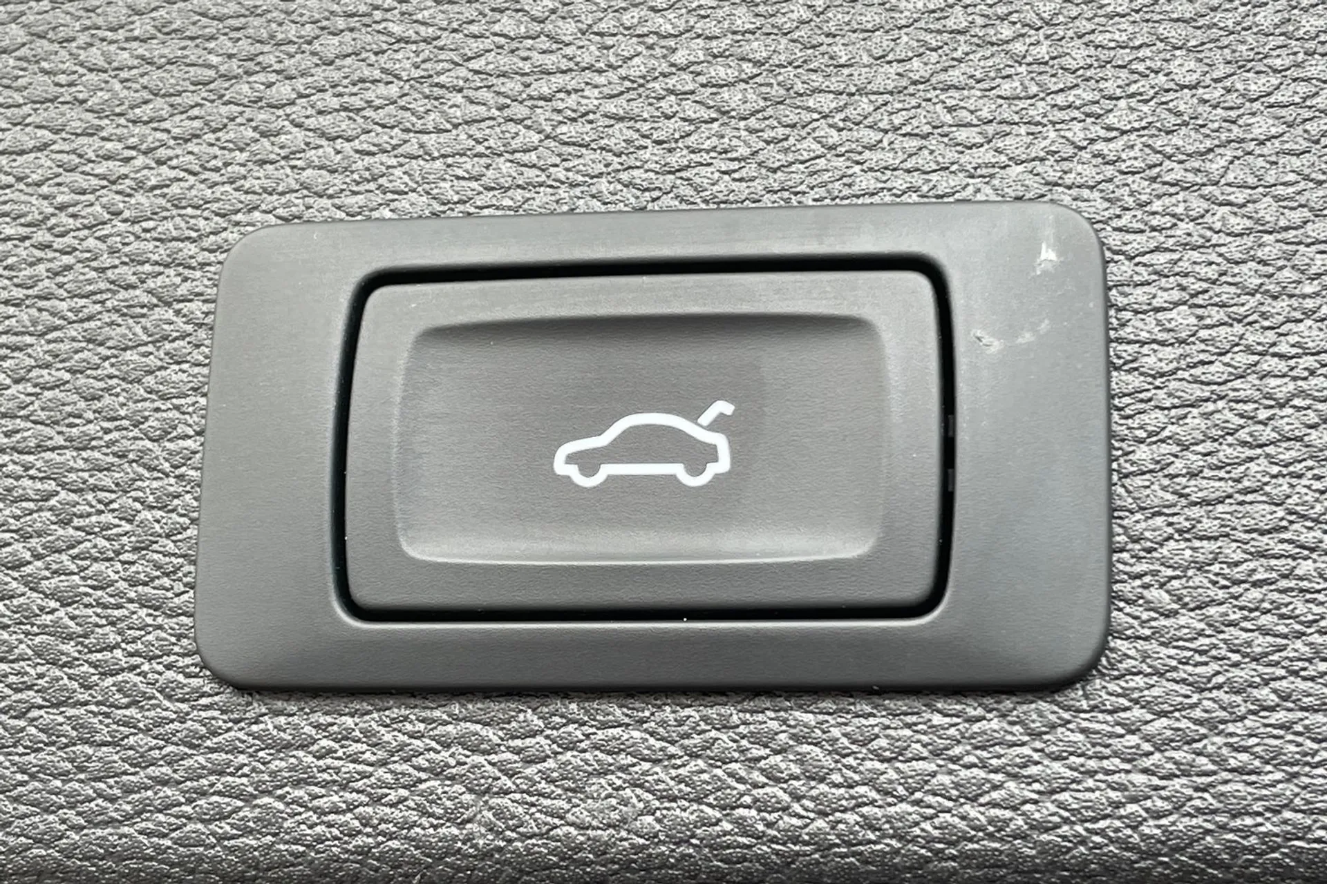 Audi Q2 thumbnail image number 30