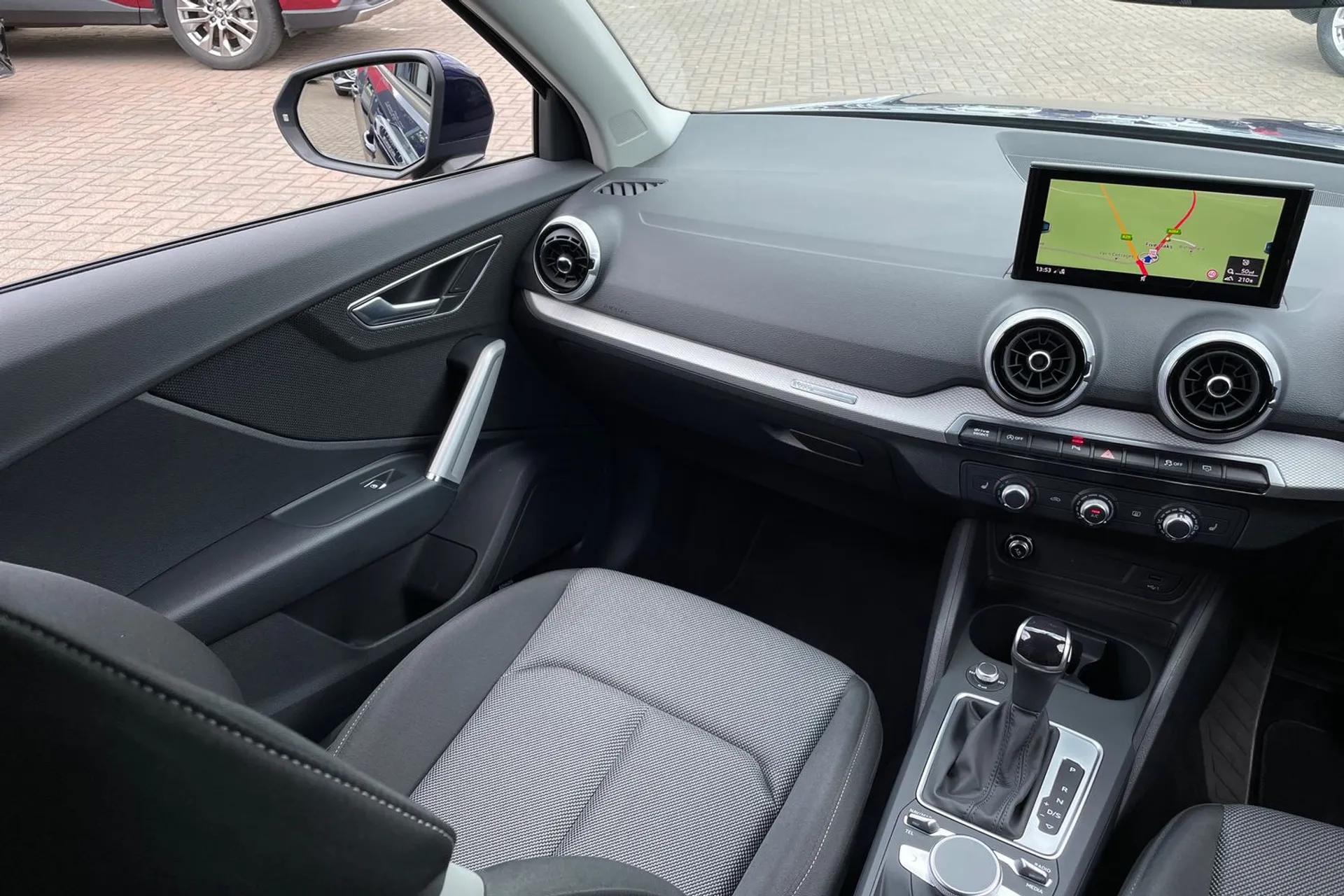 Audi Q2 thumbnail image number 31