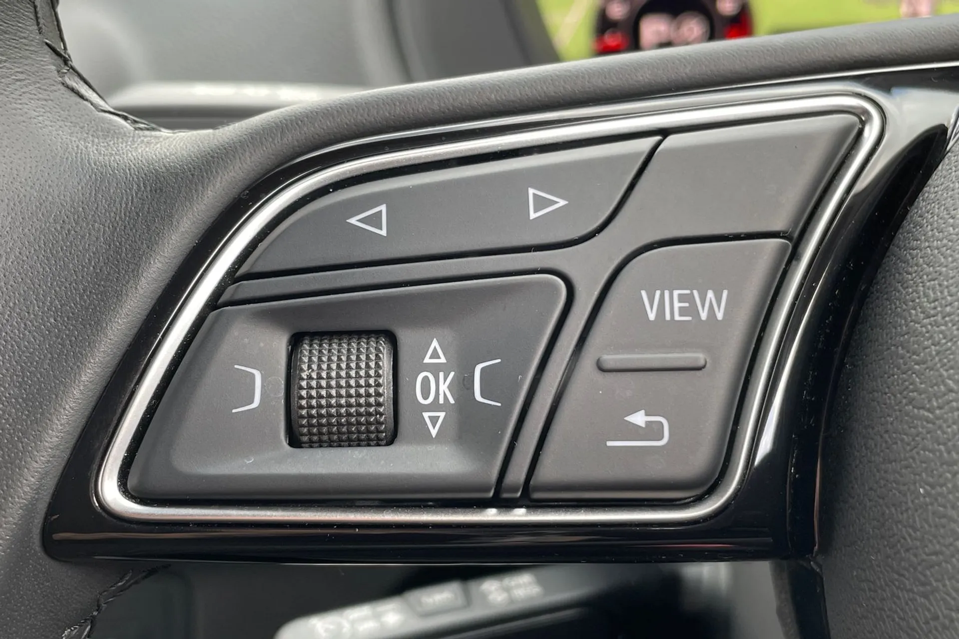 Audi Q2 thumbnail image number 18