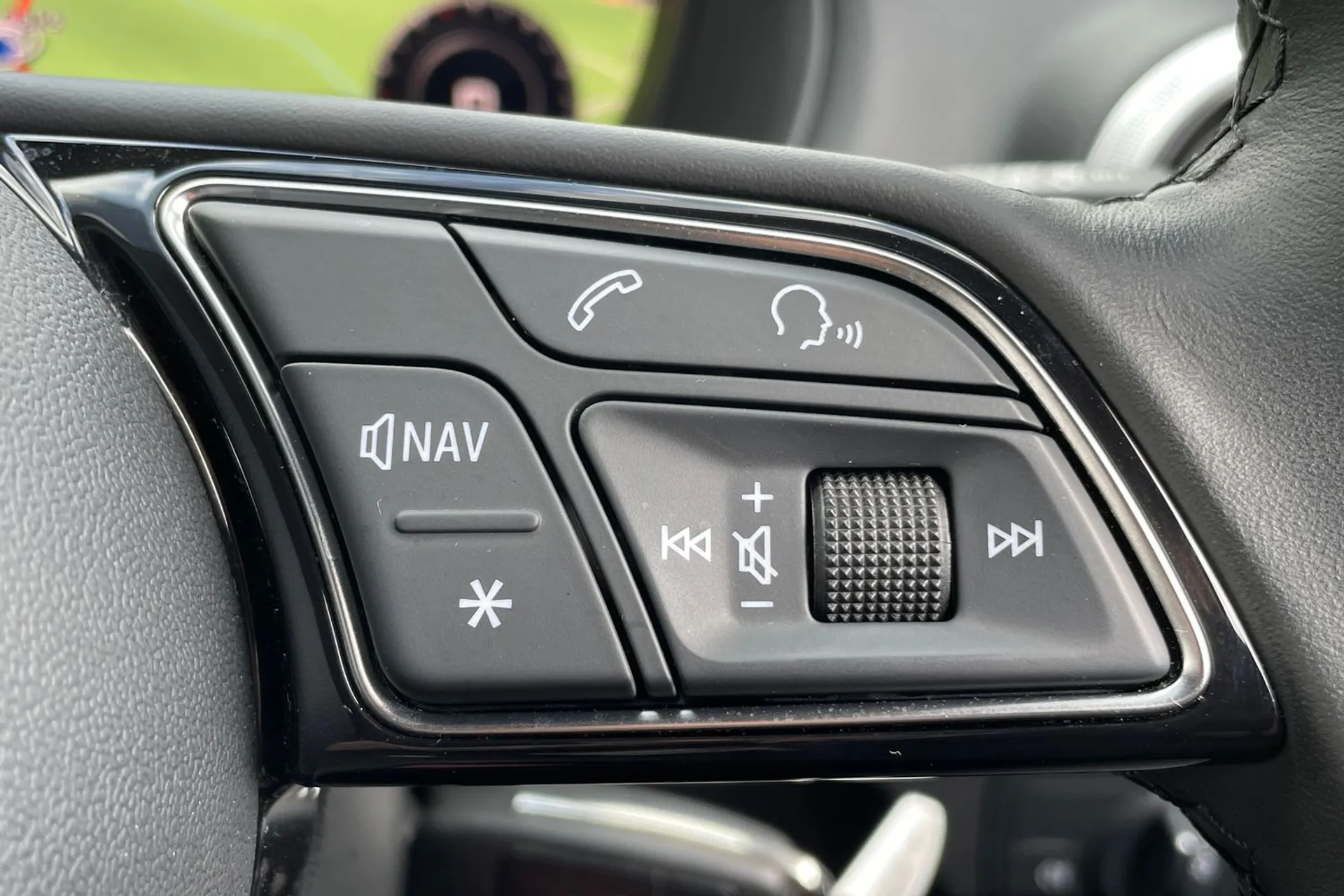 Audi Q2 thumbnail image number 19