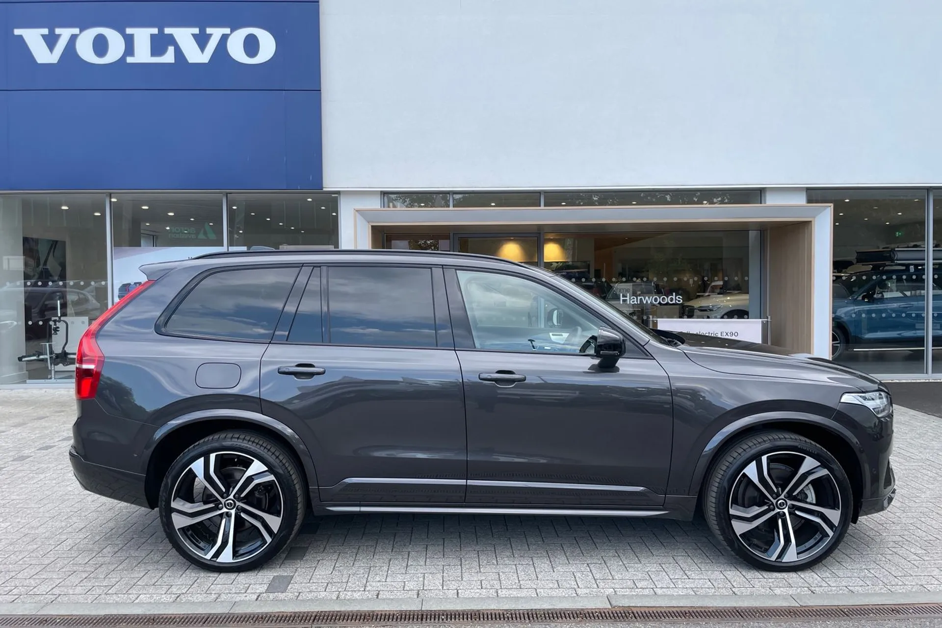 Volvo XC90 thumbnail image number 2