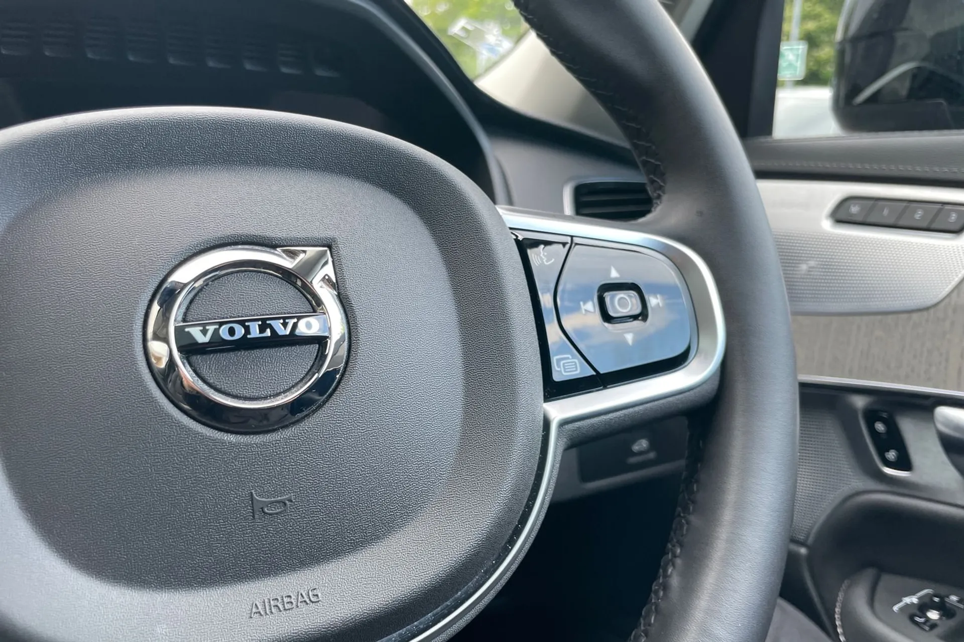 Volvo XC90 thumbnail image number 37