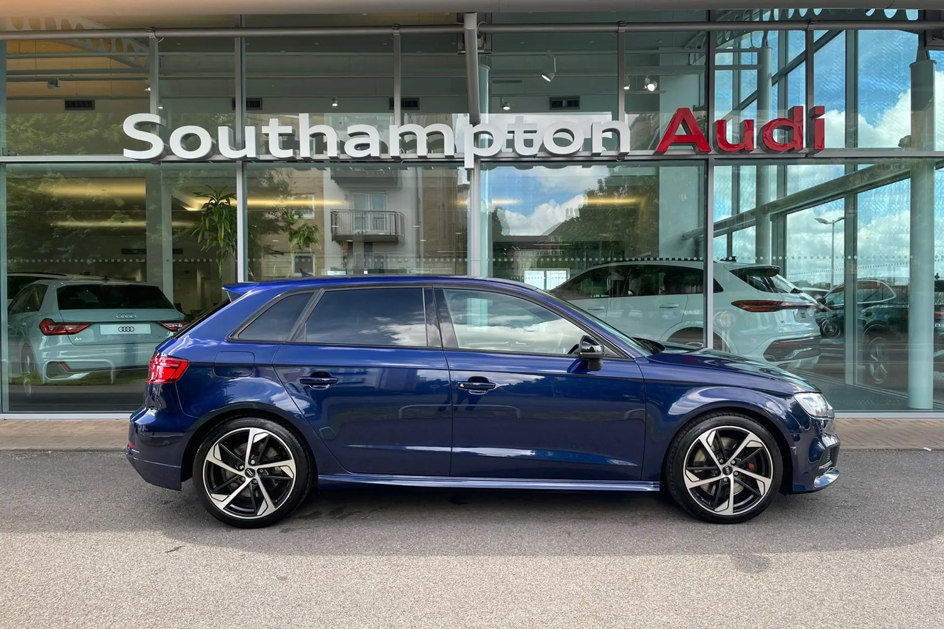 Audi A3 thumbnail image number 2