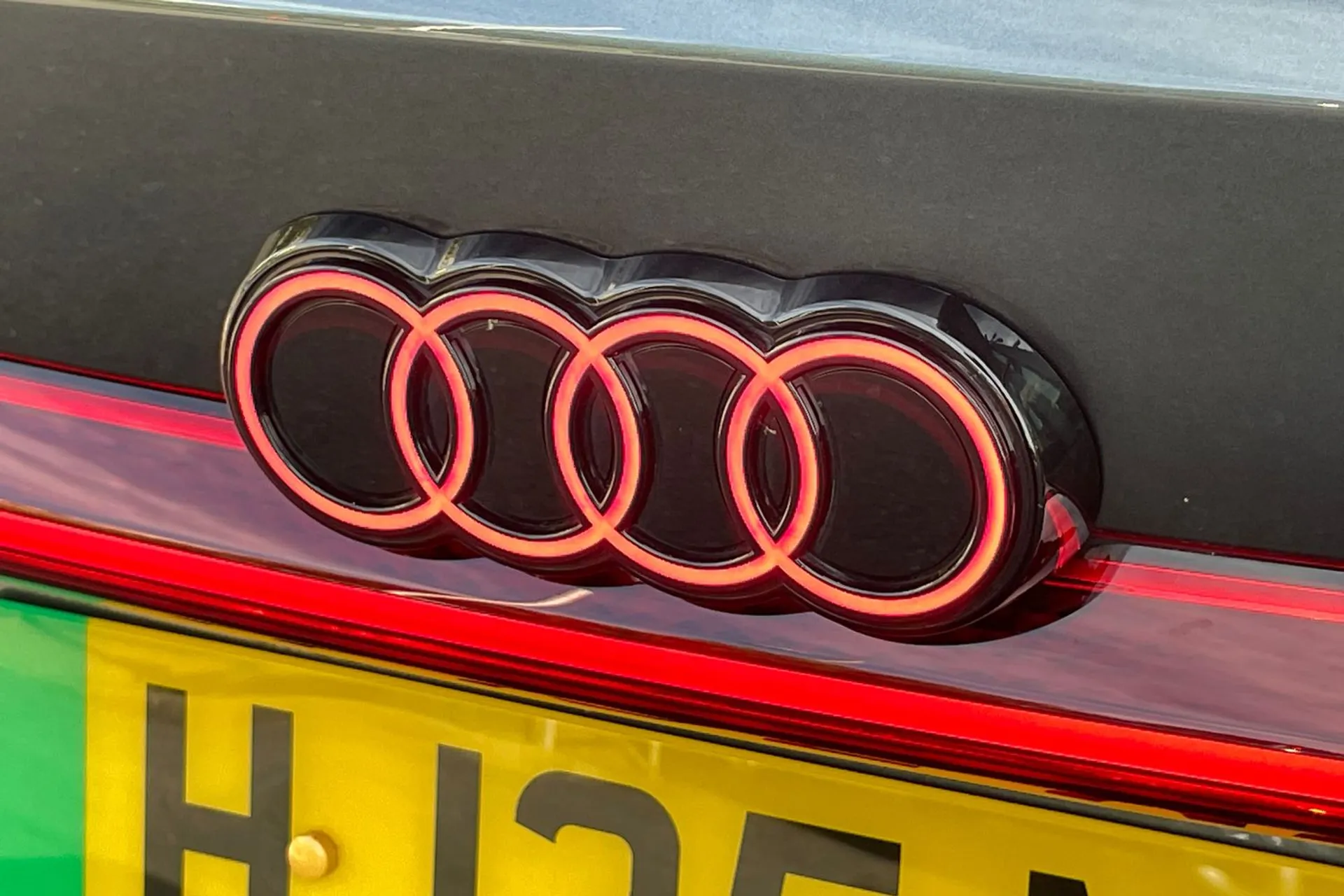 Audi A6 thumbnail image number 52