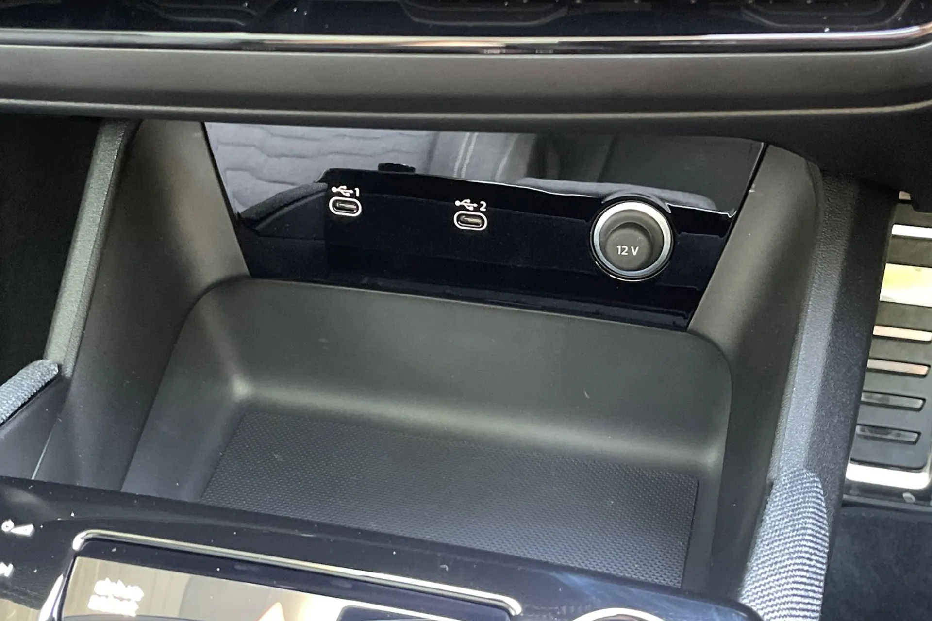 Audi A6 thumbnail image number 44