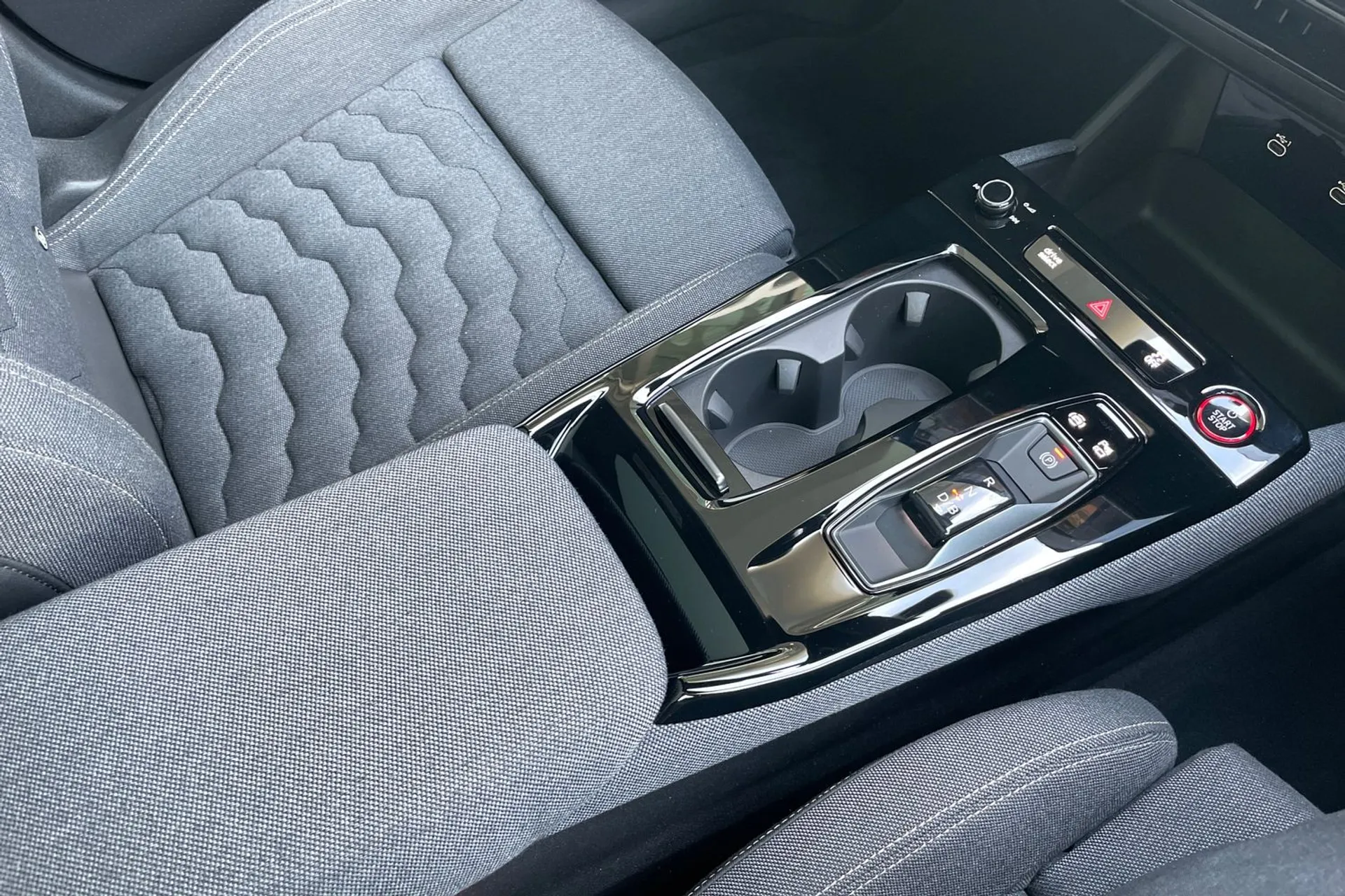 Audi A6 thumbnail image number 40