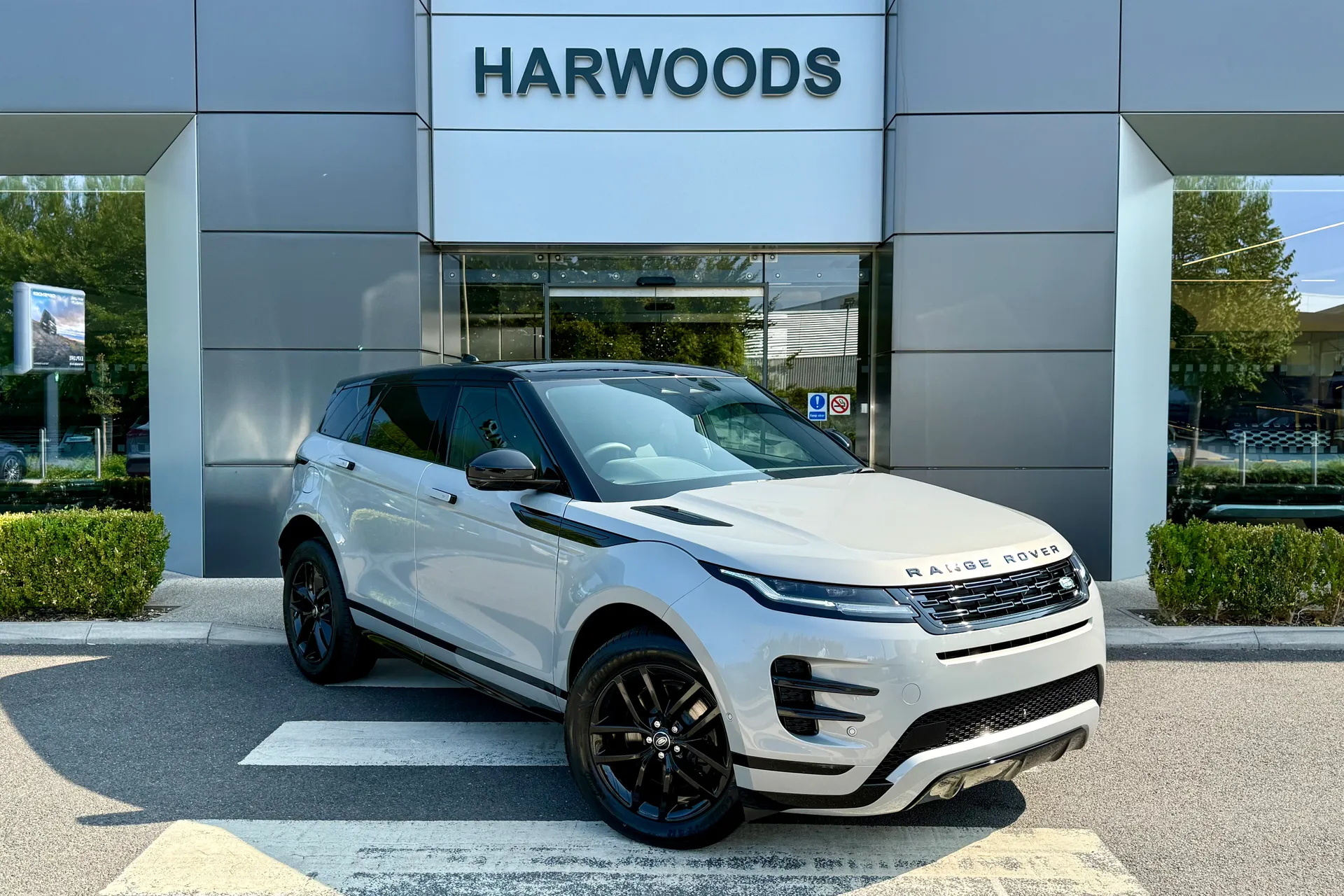 LAND ROVER RANGE ROVER EVOQUE focused image