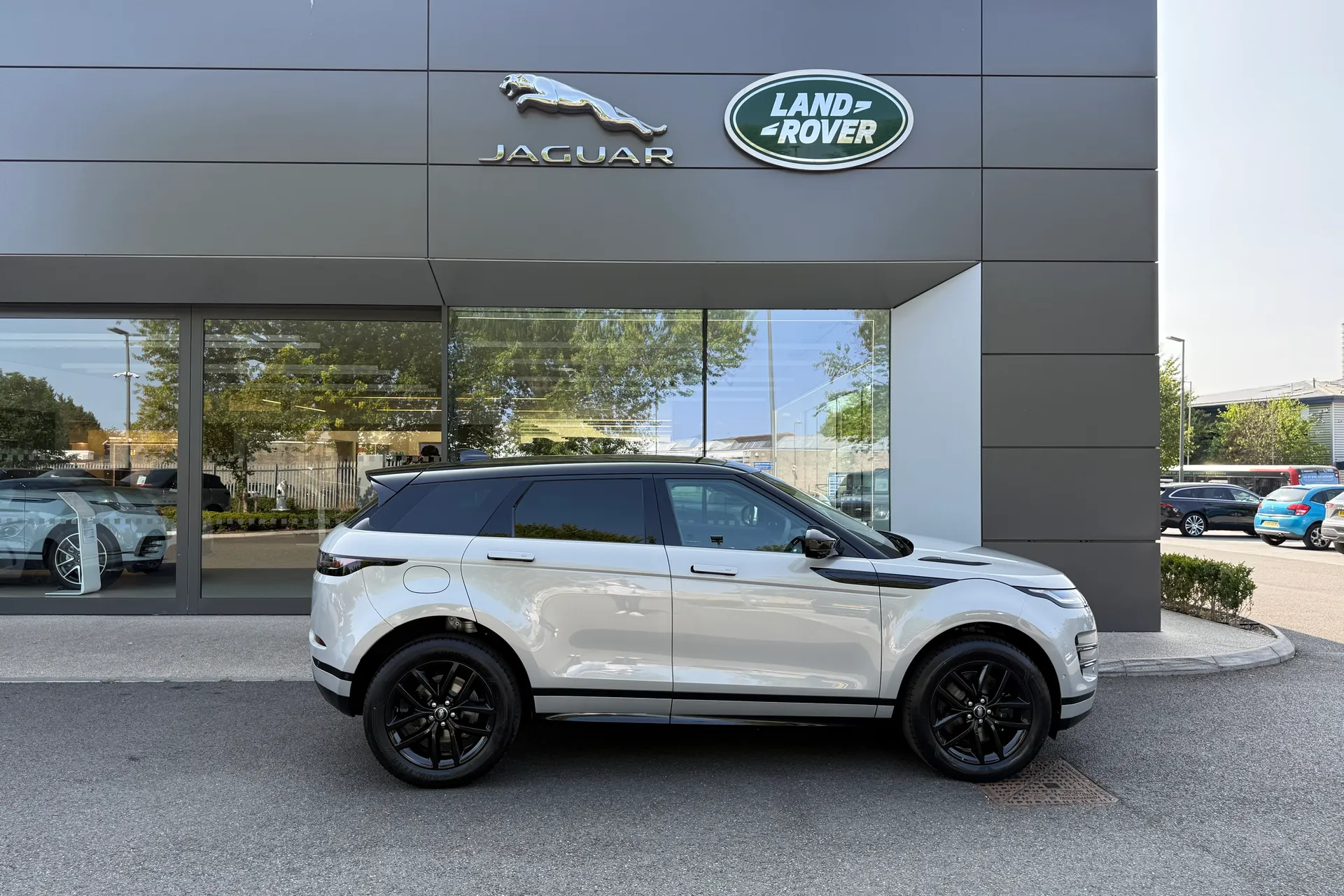 LAND ROVER RANGE ROVER EVOQUE thumbnail image number 2