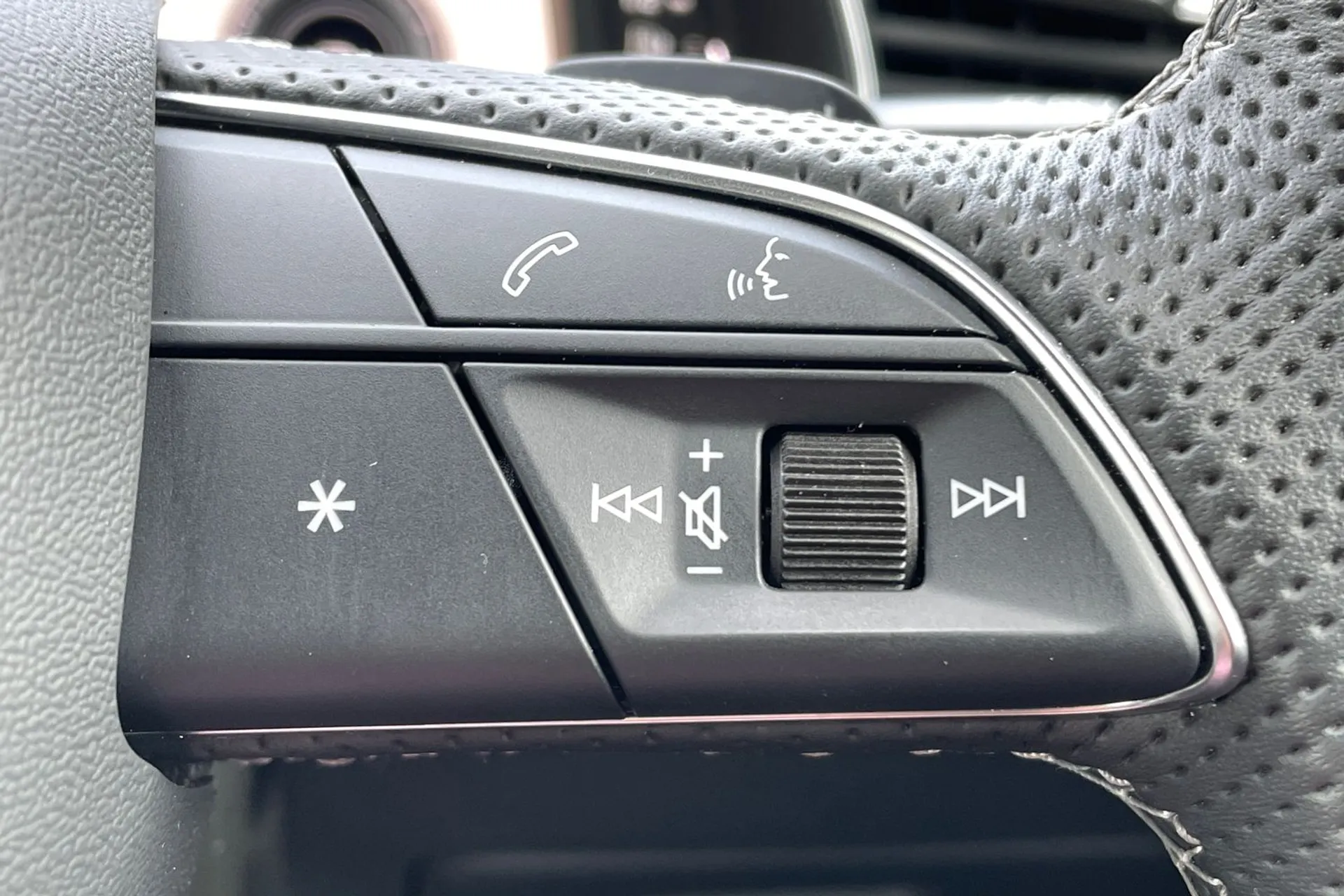 Audi Q8 thumbnail image number 21