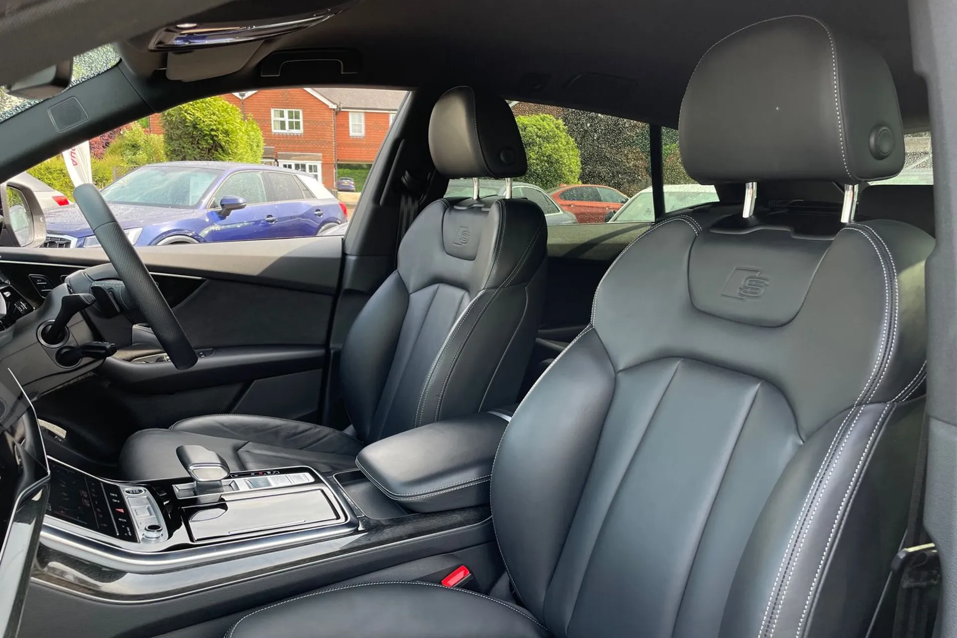 Audi Q8 thumbnail image number 29