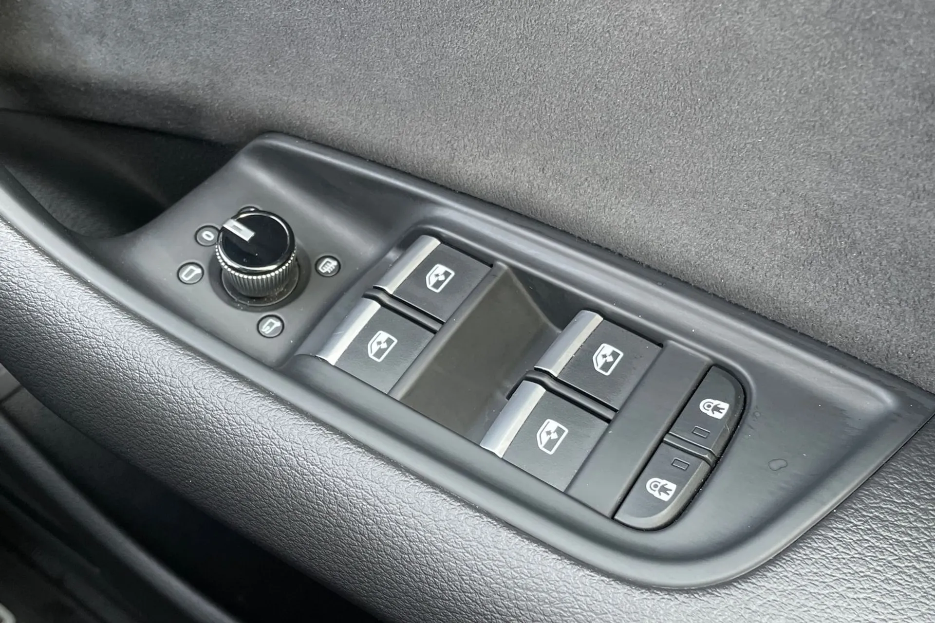 Audi Q8 thumbnail image number 18