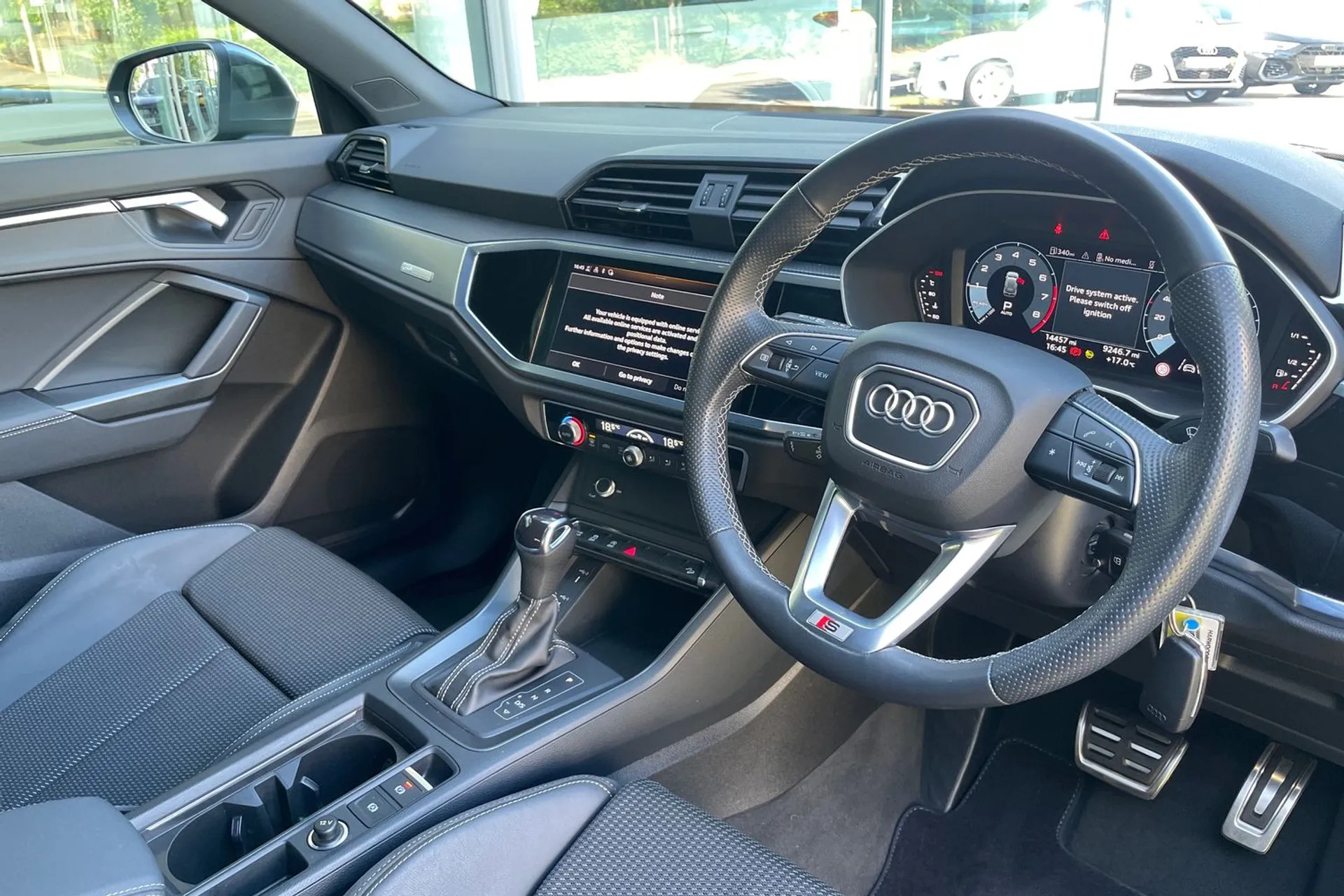 Audi Q3 thumbnail image number 25