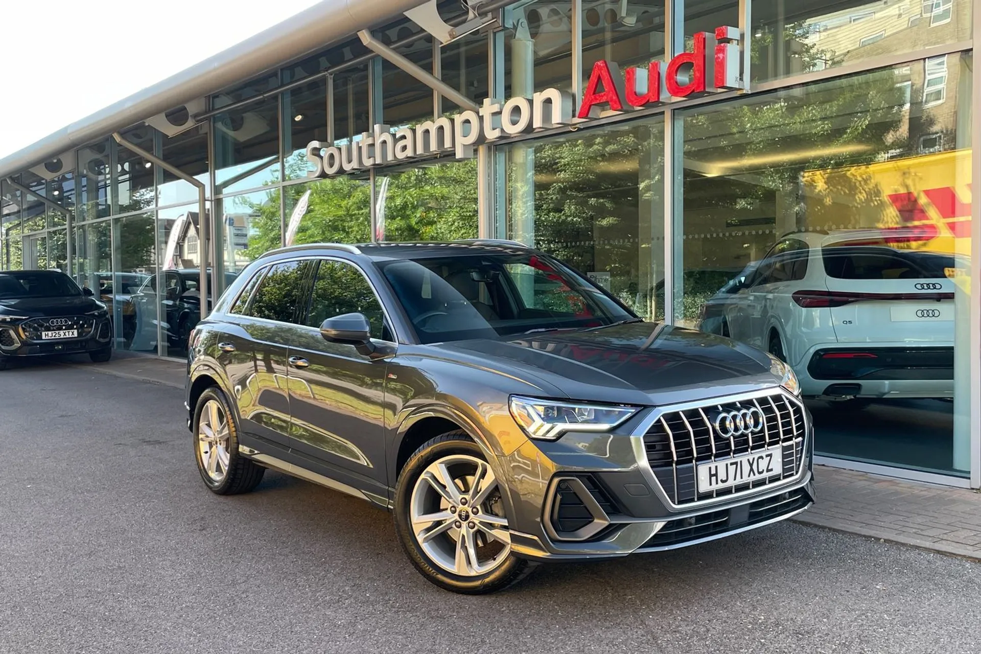 Audi Q3 focused image