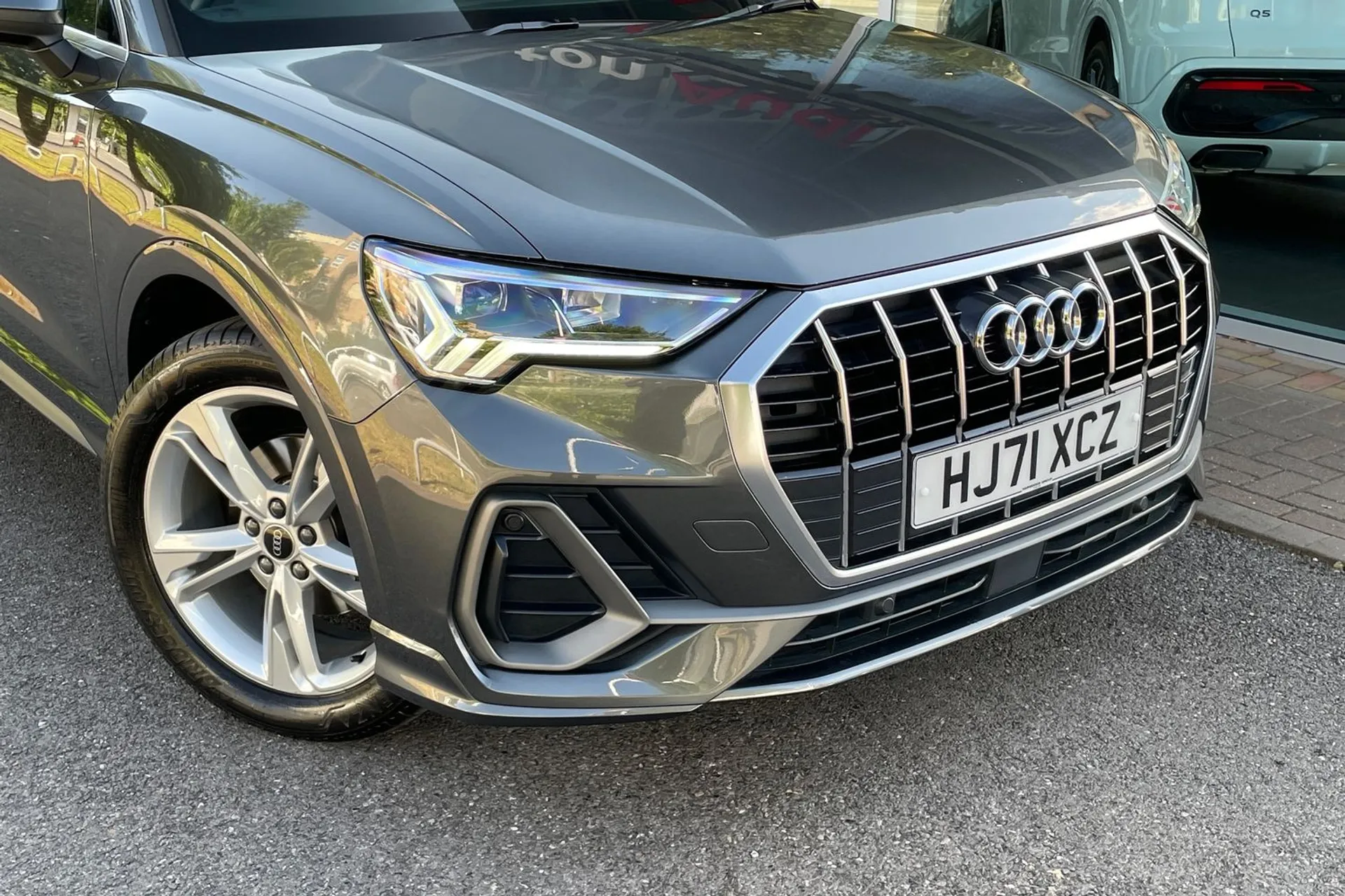 Audi Q3 thumbnail image number 14