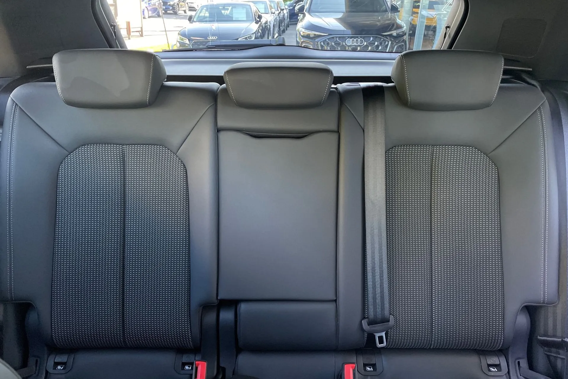 Audi Q3 thumbnail image number 30