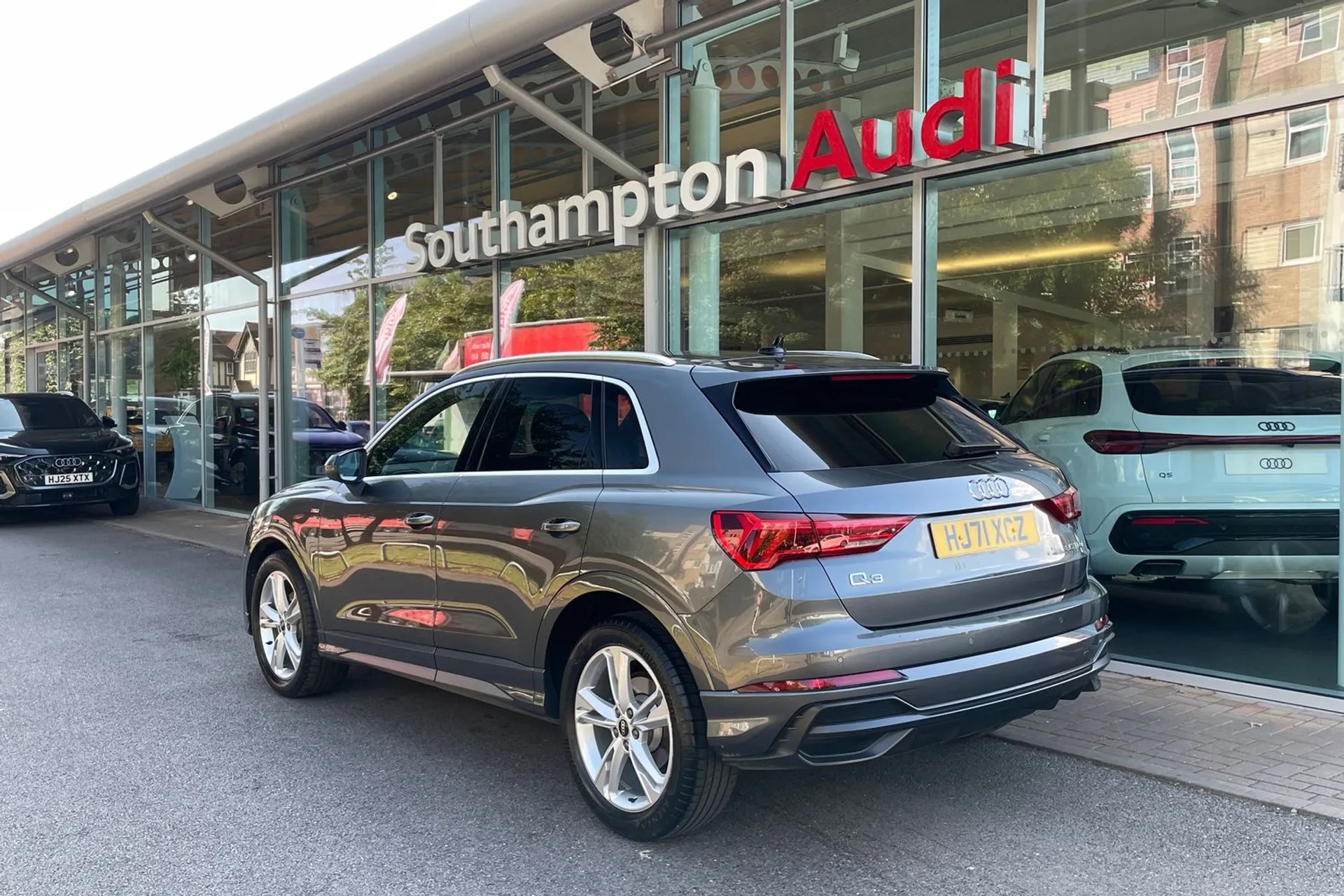Audi Q3 thumbnail image number 7