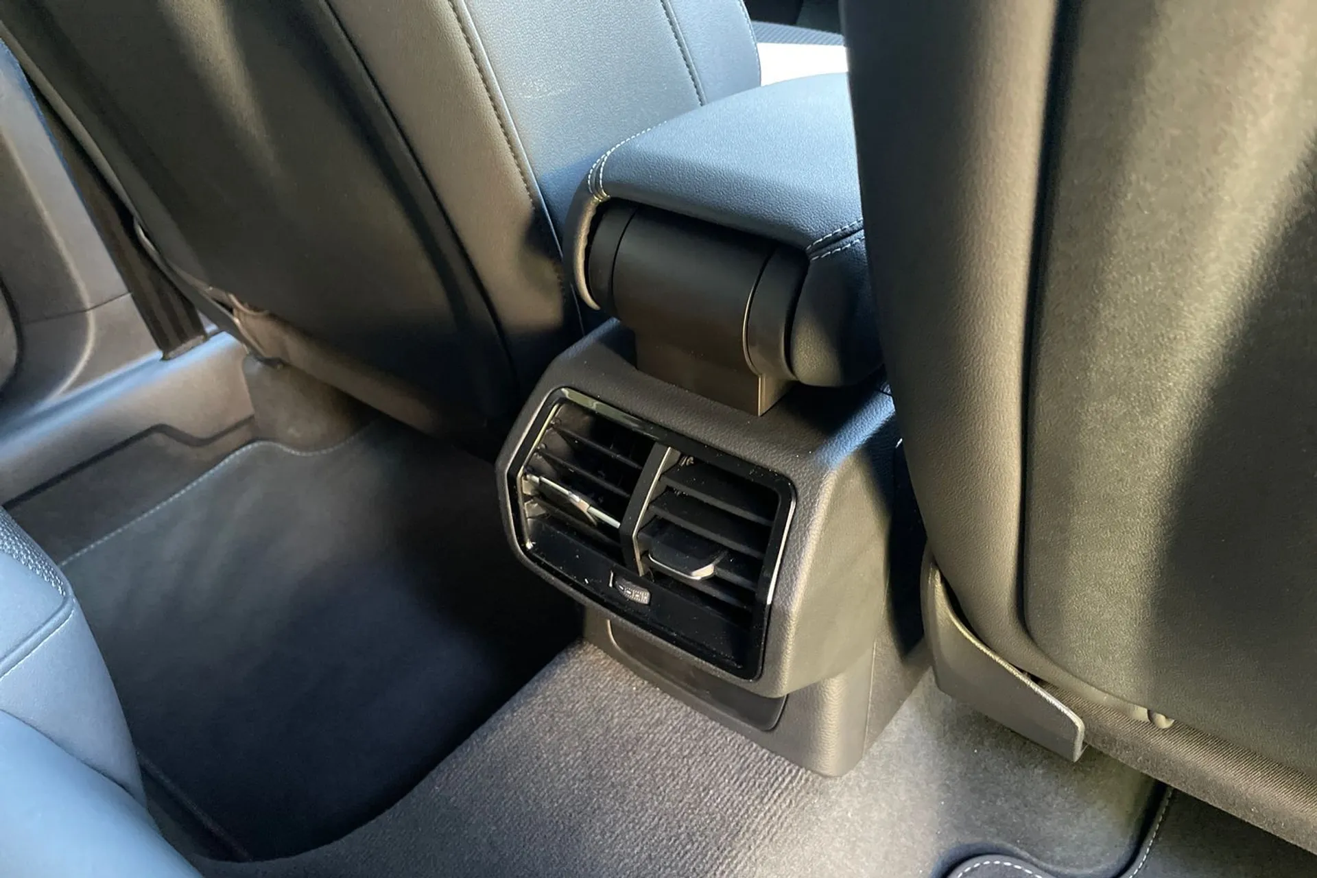 Audi Q3 thumbnail image number 45