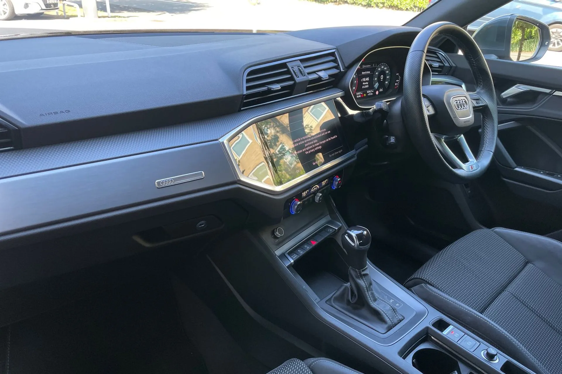 Audi Q3 thumbnail image number 26