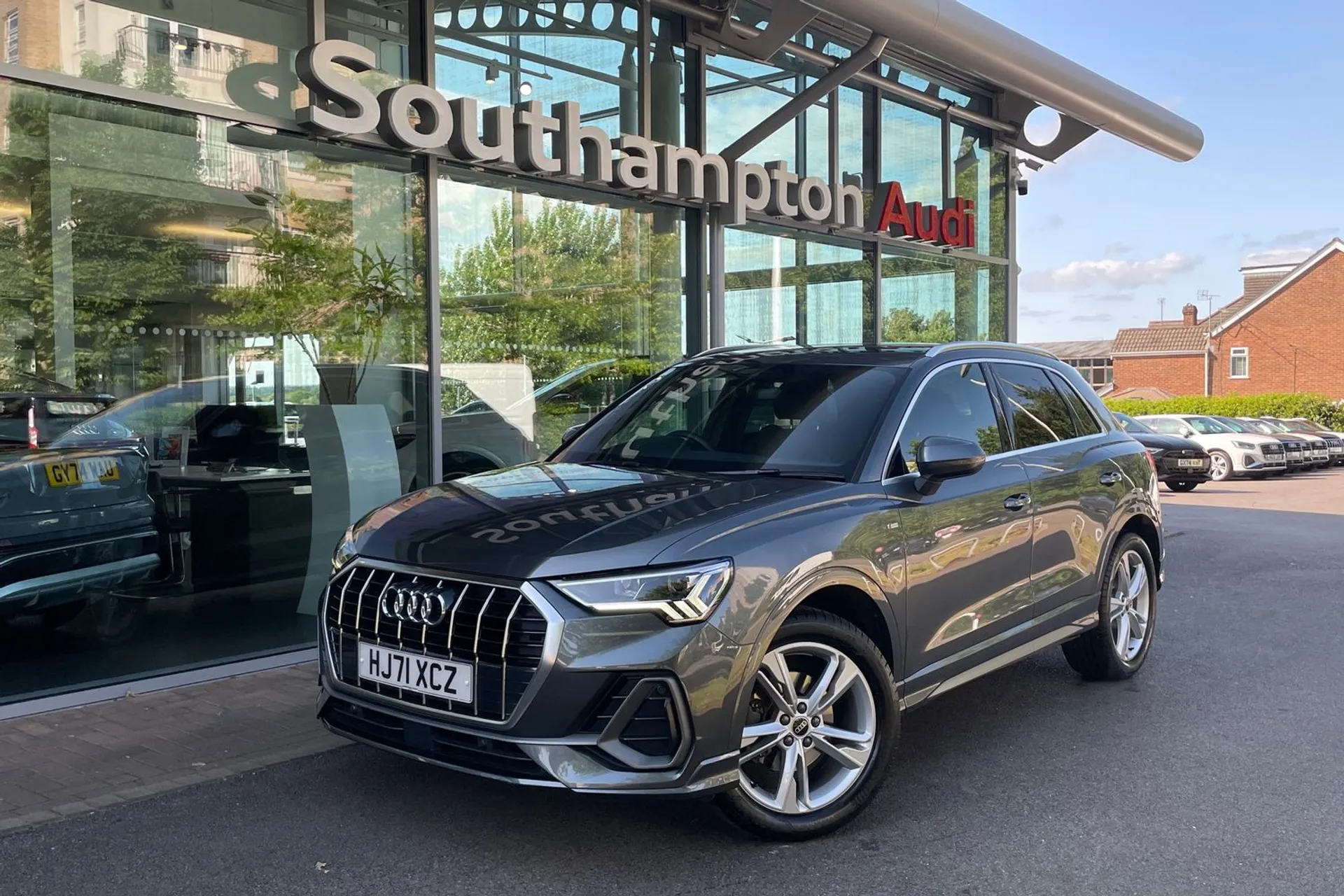 Audi Q3 thumbnail image number 9