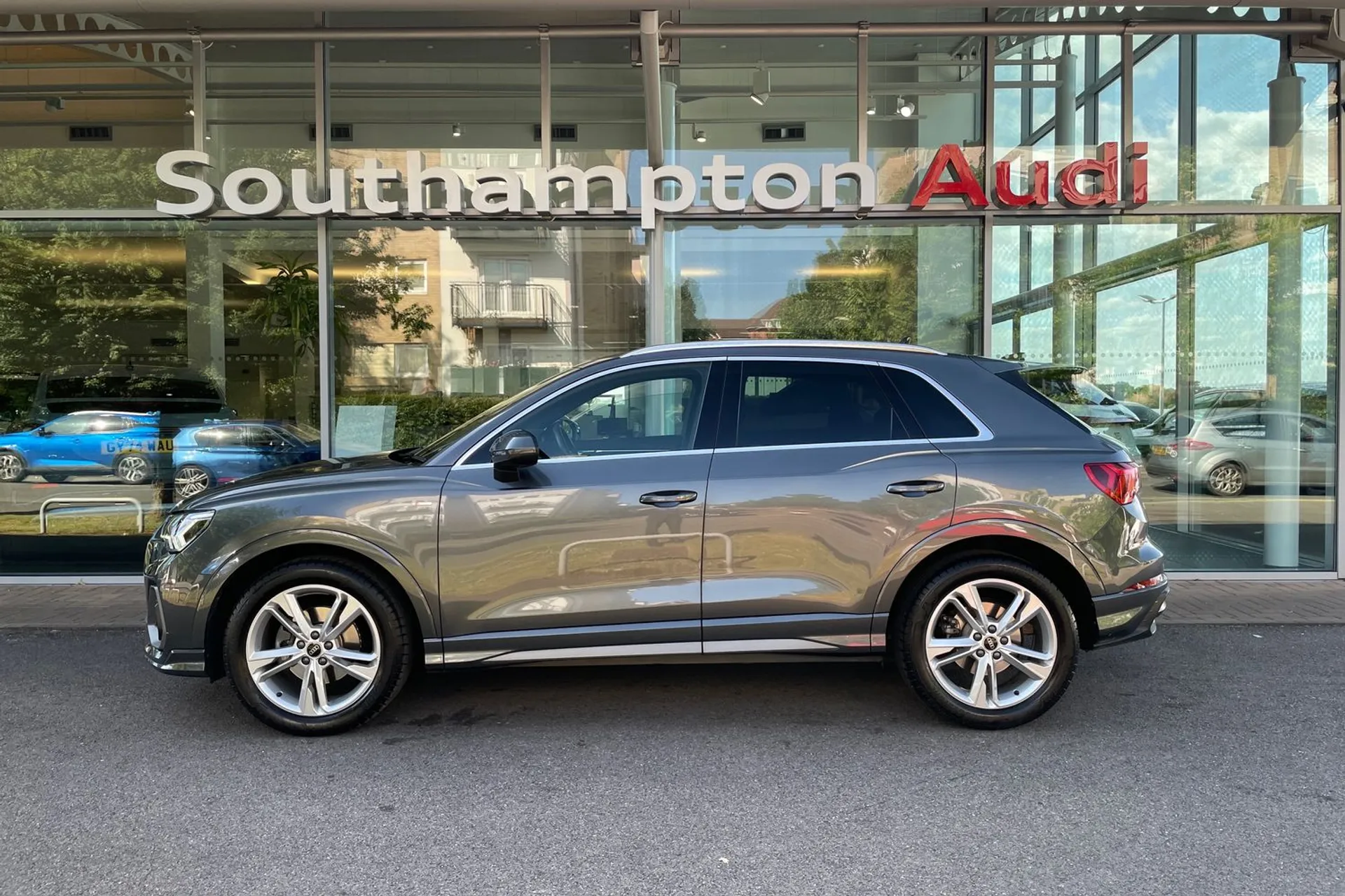 Audi Q3 thumbnail image number 8