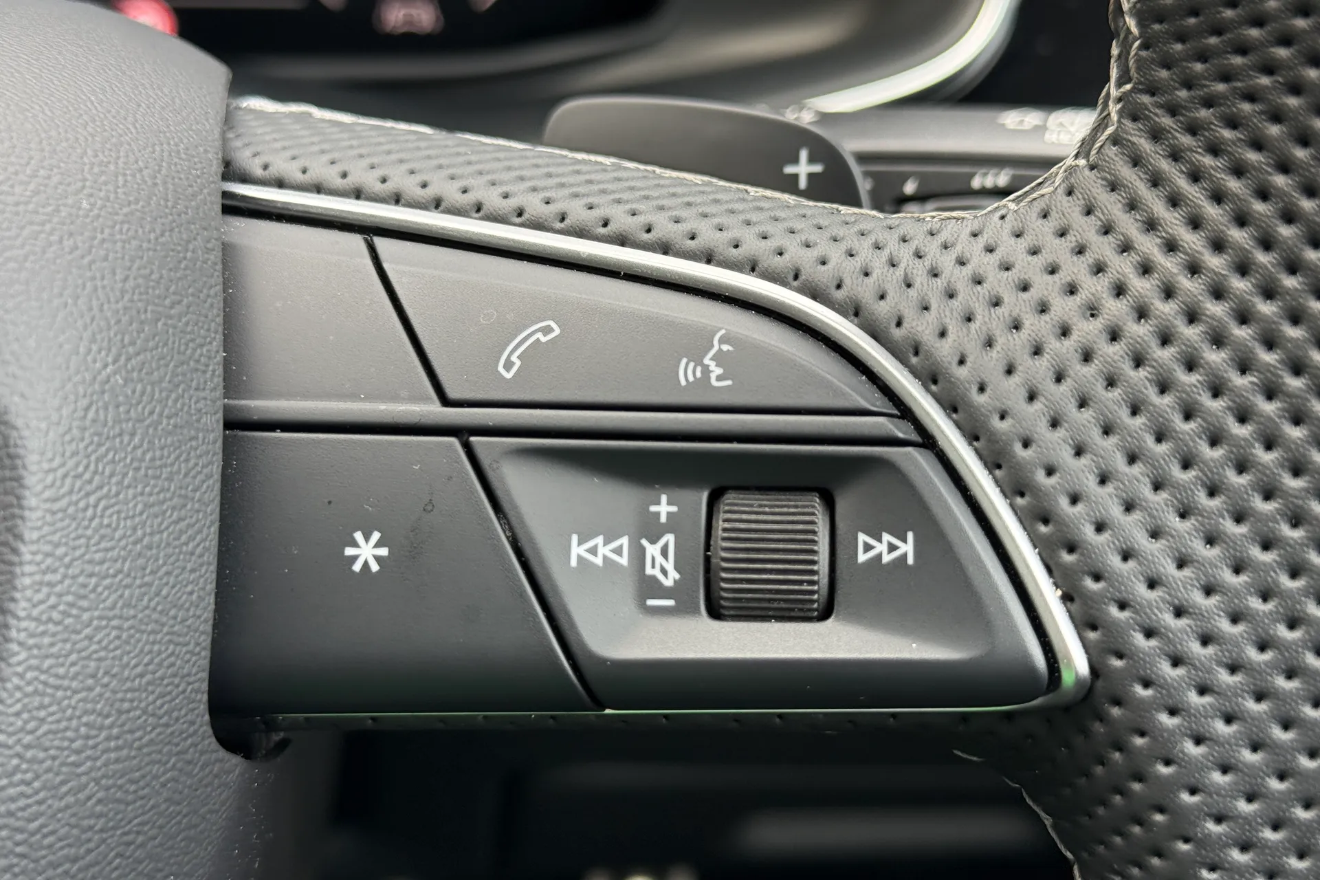 Audi Q8 thumbnail image number 21