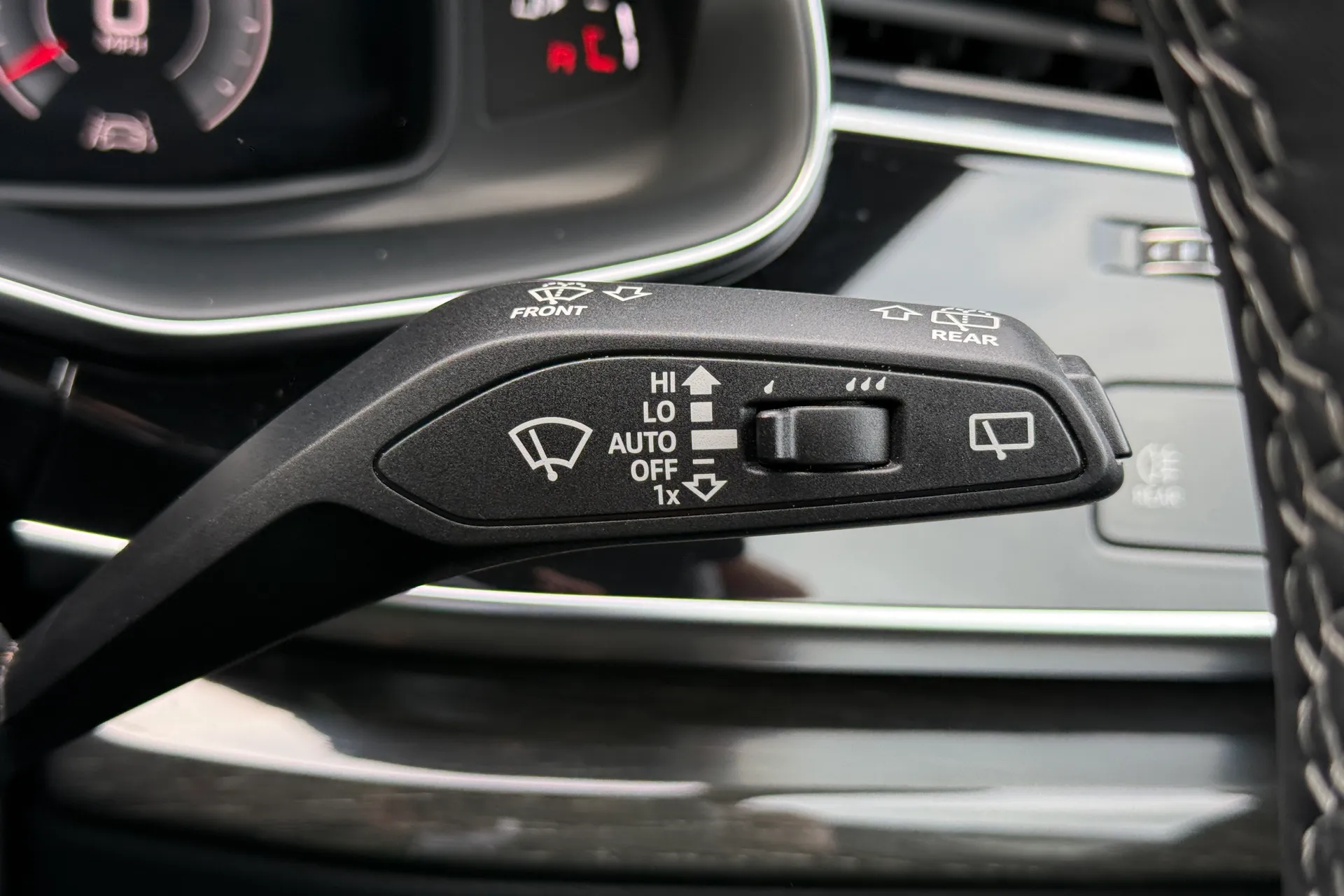 Audi Q8 thumbnail image number 19