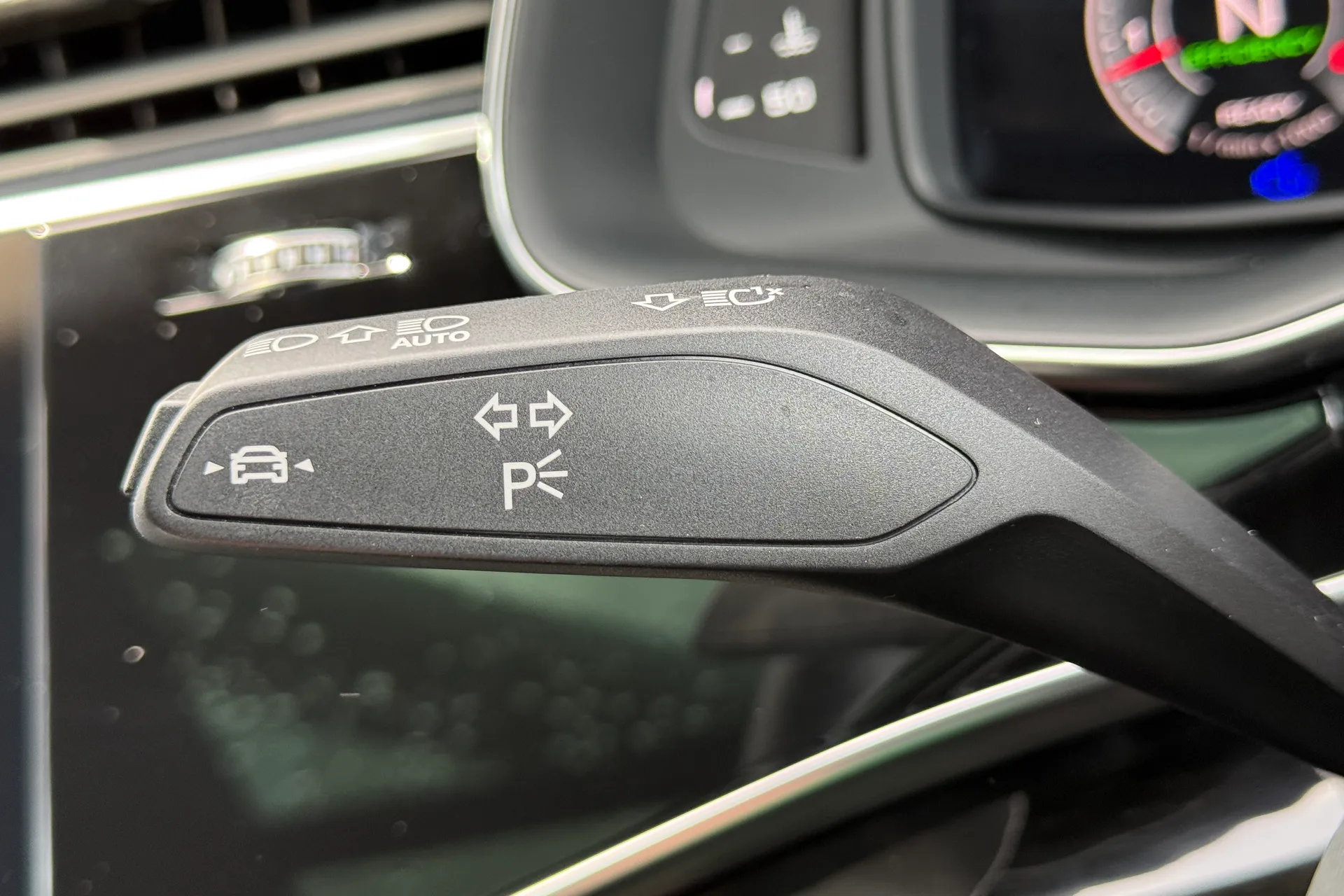 Audi Q8 thumbnail image number 18