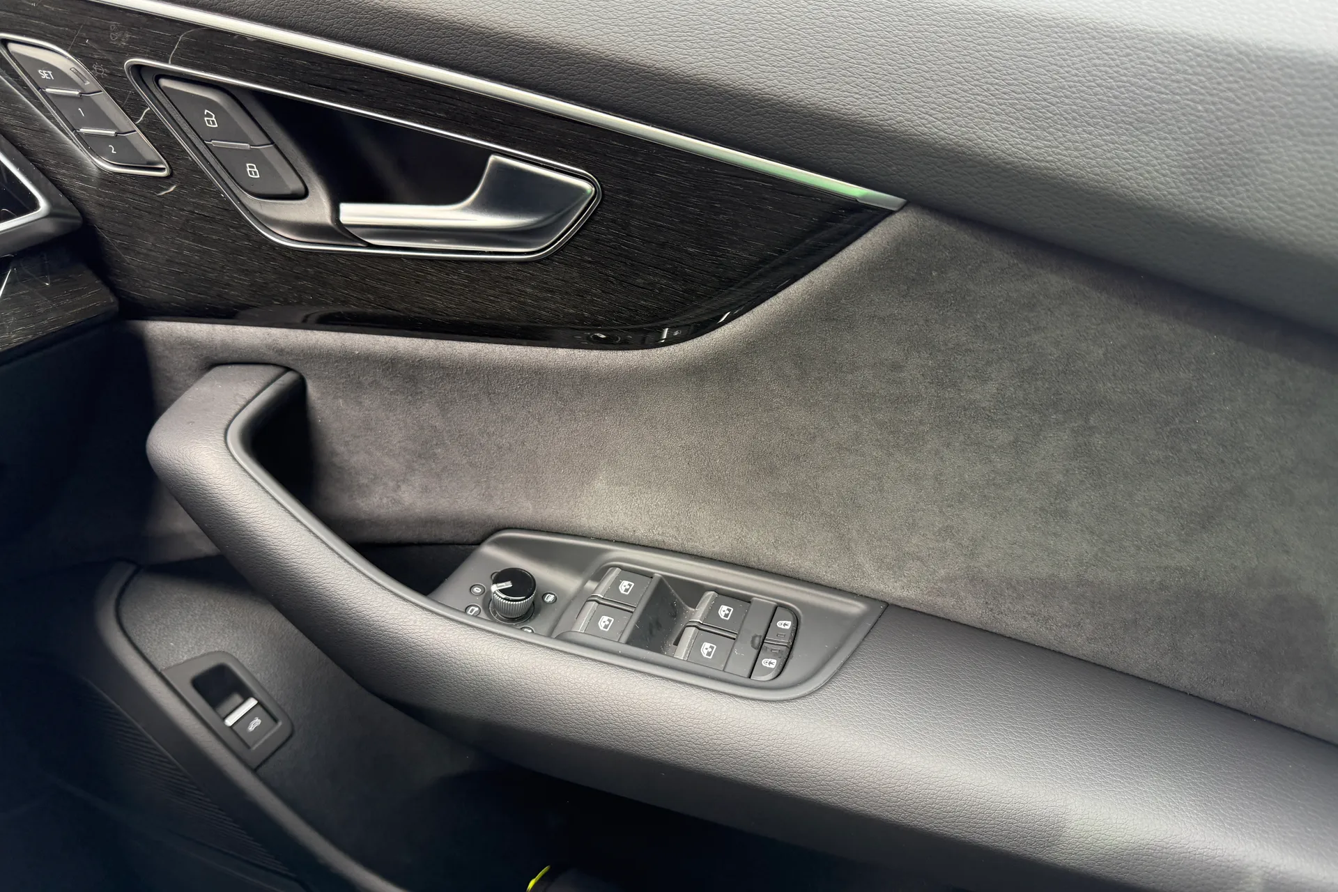 Audi Q8 thumbnail image number 24