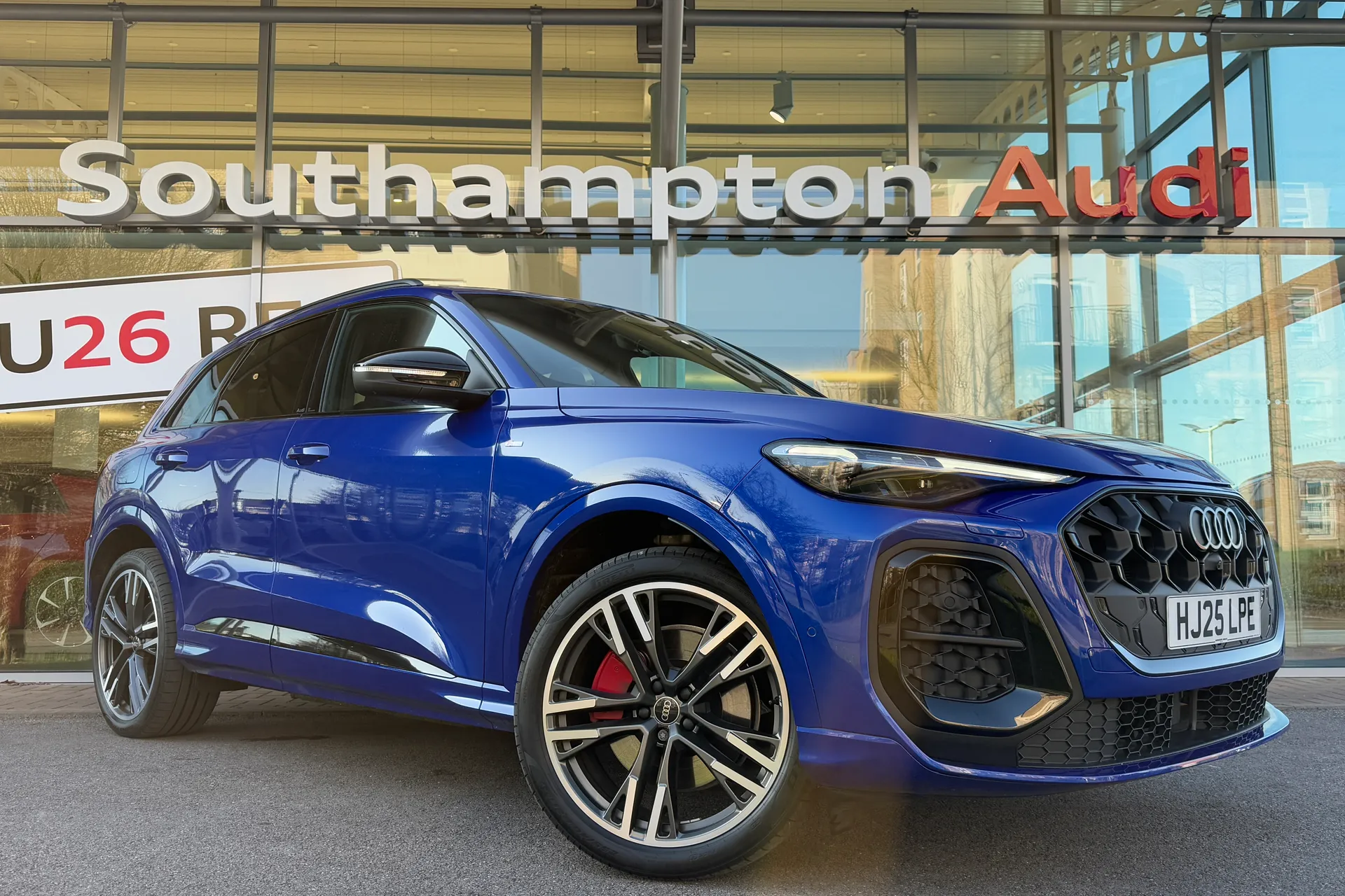 Audi Q5 focused image