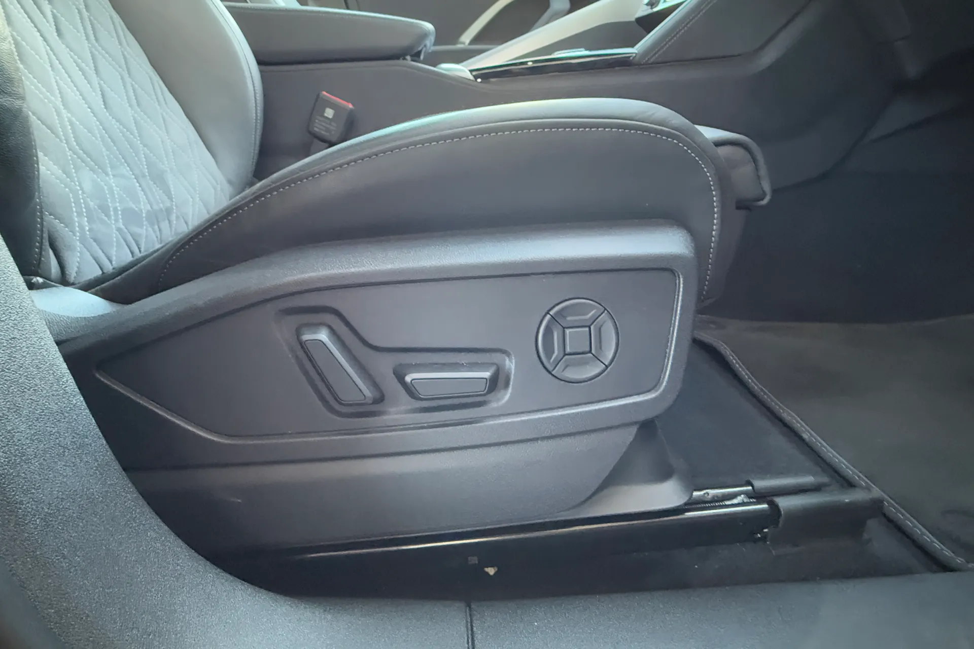 Audi Q5 thumbnail image number 9