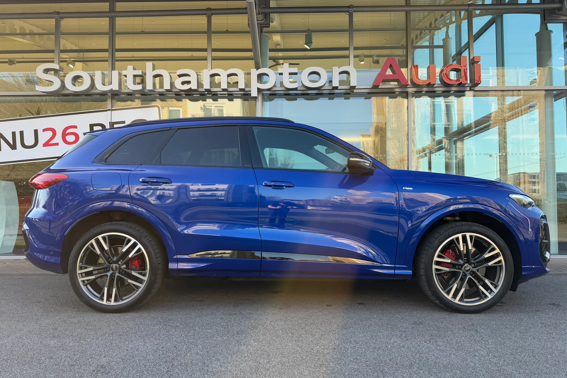 Audi Q5 thumbnail image number 2