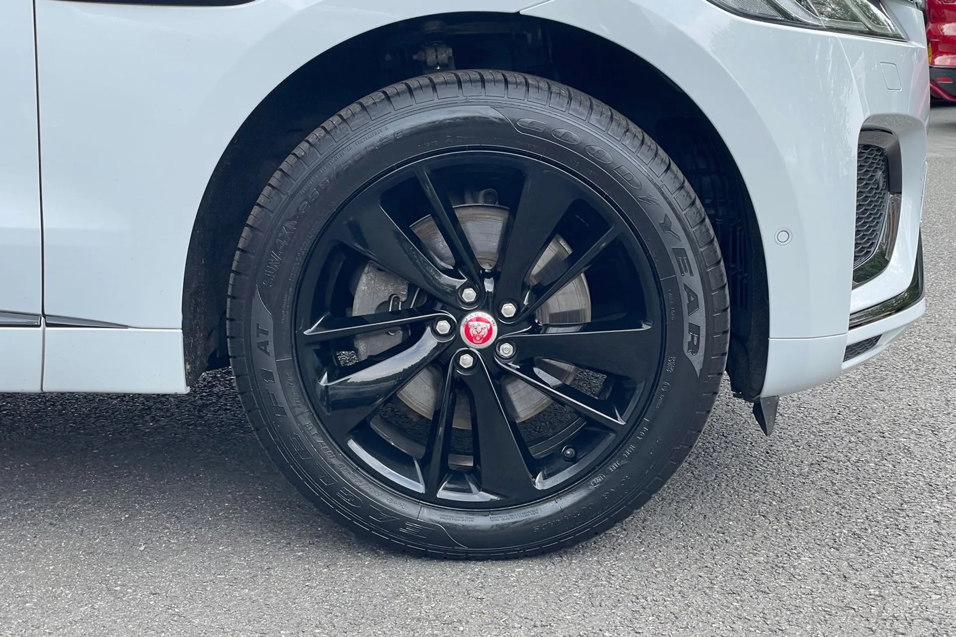 Jaguar F-PACE thumbnail image number 23