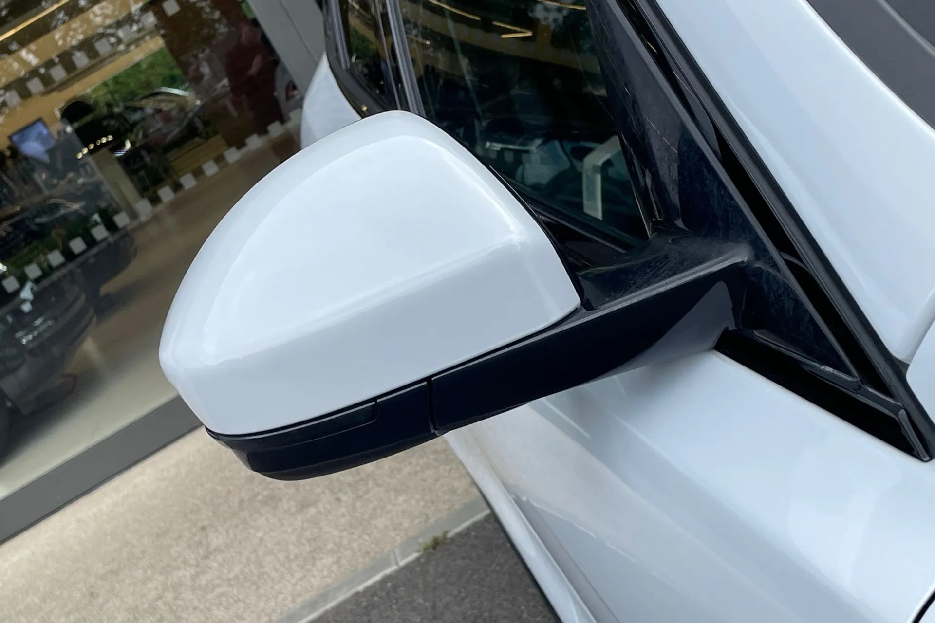 Jaguar F-PACE thumbnail image number 59