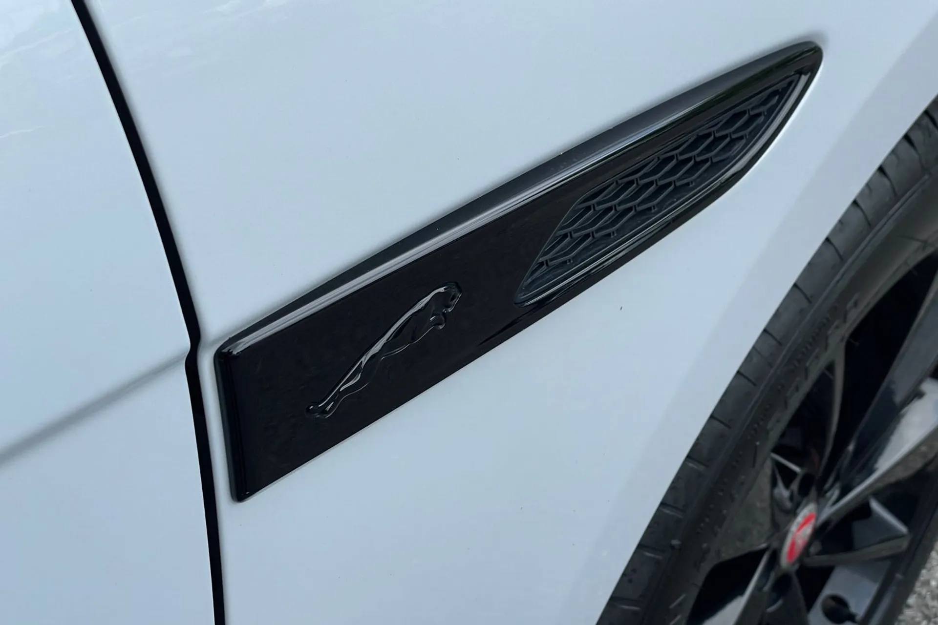 Jaguar F-PACE thumbnail image number 62